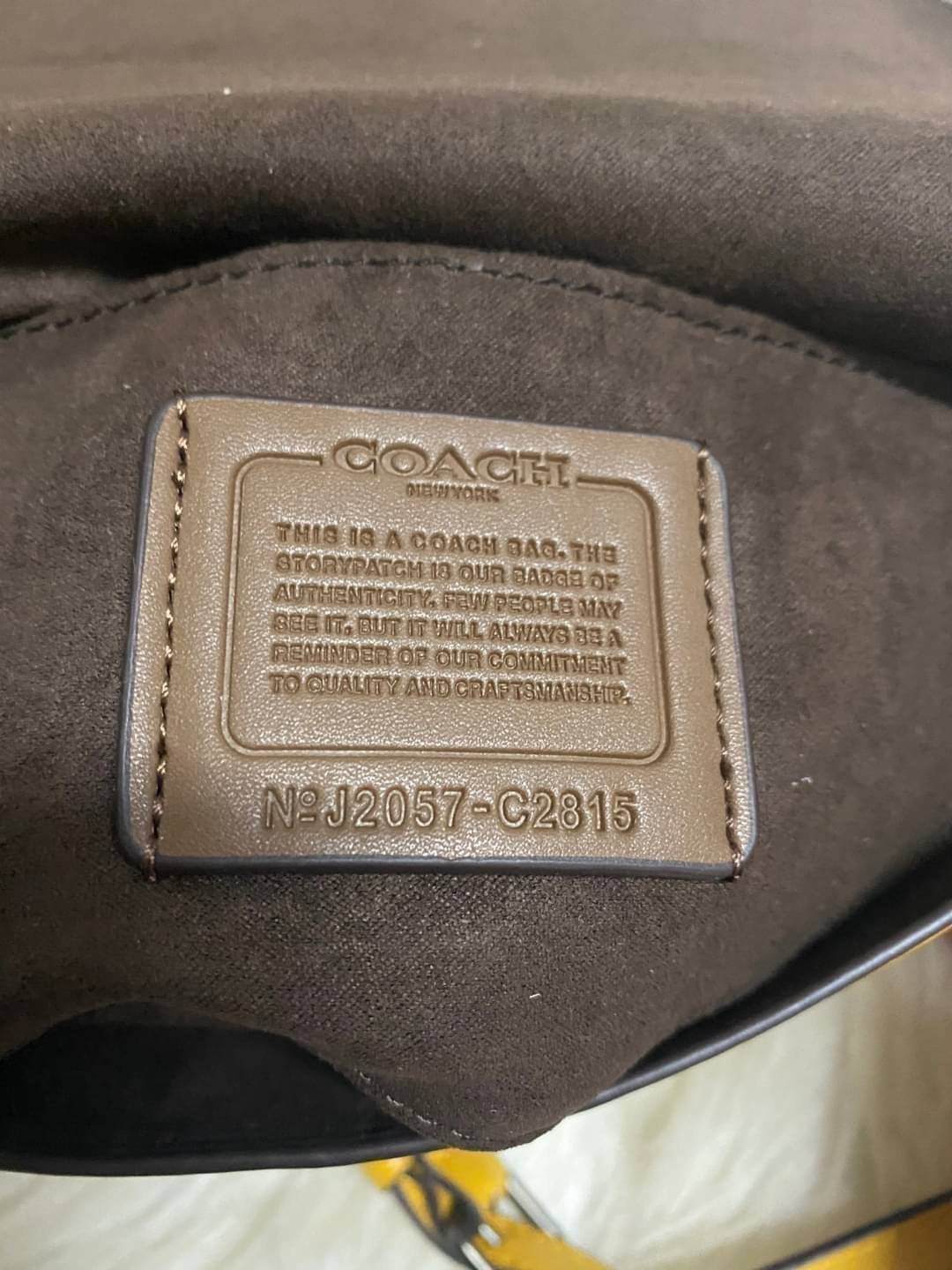 คอลเลคชั่นใหม่ ทั้งสวยทั้งคุณภาพค่ะ😘 COACH KARLEE CROSSBODY BAG 💐พร้อมส่ง ได้ไปไม่ผิดหวังแน่นอนค่ะ! สวยๆแบบคนดังระดับโลกกันค่าา กระเป๋าสะพายแบบครอสบอดี้ร์ หนังแท้นิ่มสวยงามมากๆค่ะ รูปทรงน่ารักกระทัดรัด เปิดปิดกระเป๋าแบบหมุนล็อค ภายในสามารถ