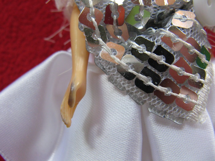 สินค้าหมดค่ะ กระเป๋าใส่มือถือพร้อมตุ๊กตาชุดสีขาวสุดน่ารักค่ะ