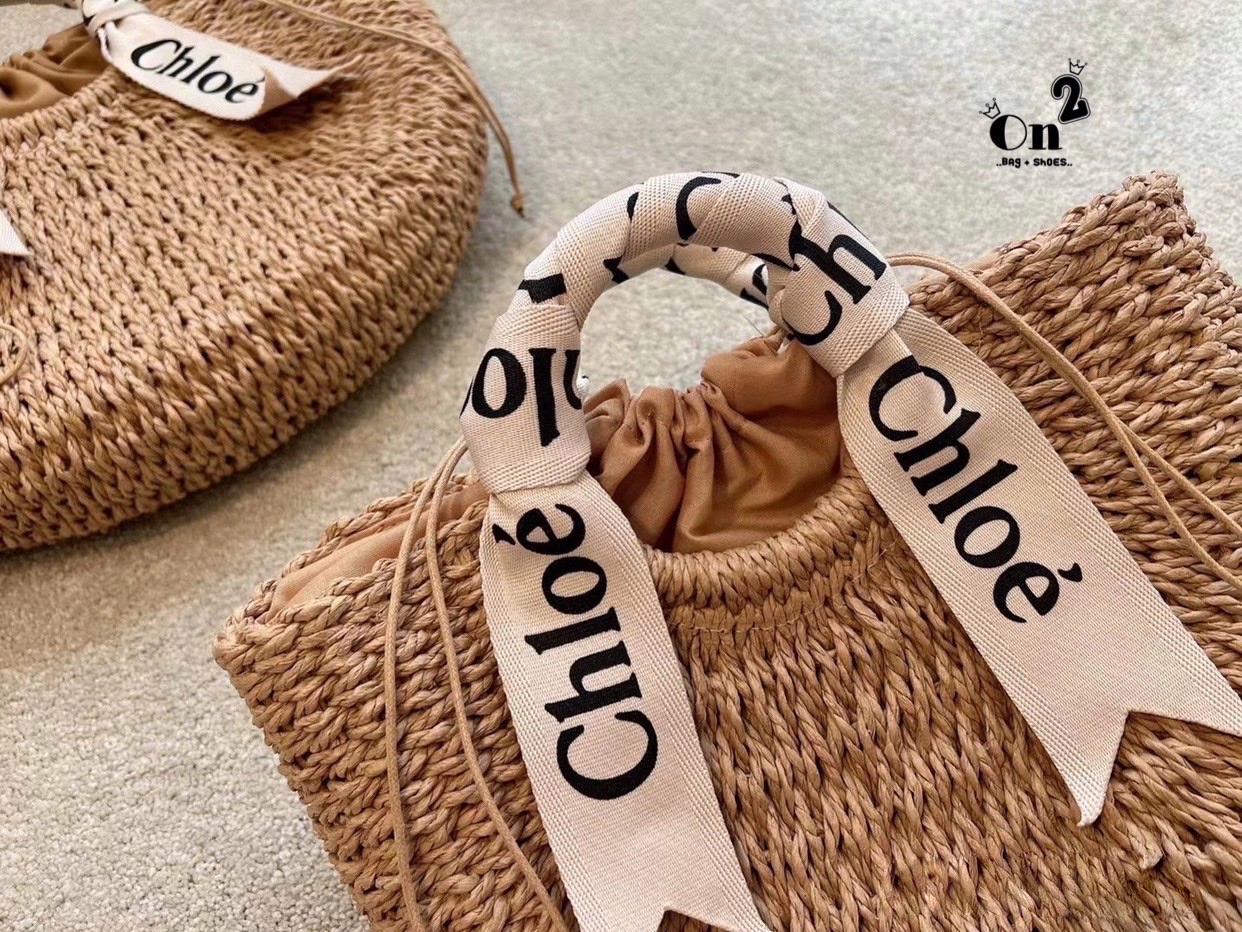 Chloe Straw Handbag Summer Beach Weave กระเป๋าสานสไตล์มินิมอล ซับในผ้าอย่างดี มาพร้อมผ้าผูกหูกระเป๋า สวยลงตัวรุ่นนี้ไม่ควรพลาดน้า สวยปังไม่ไหว ภาพสินค้าถ่ายจากงานขายจริง น่ารักมากค่ะ