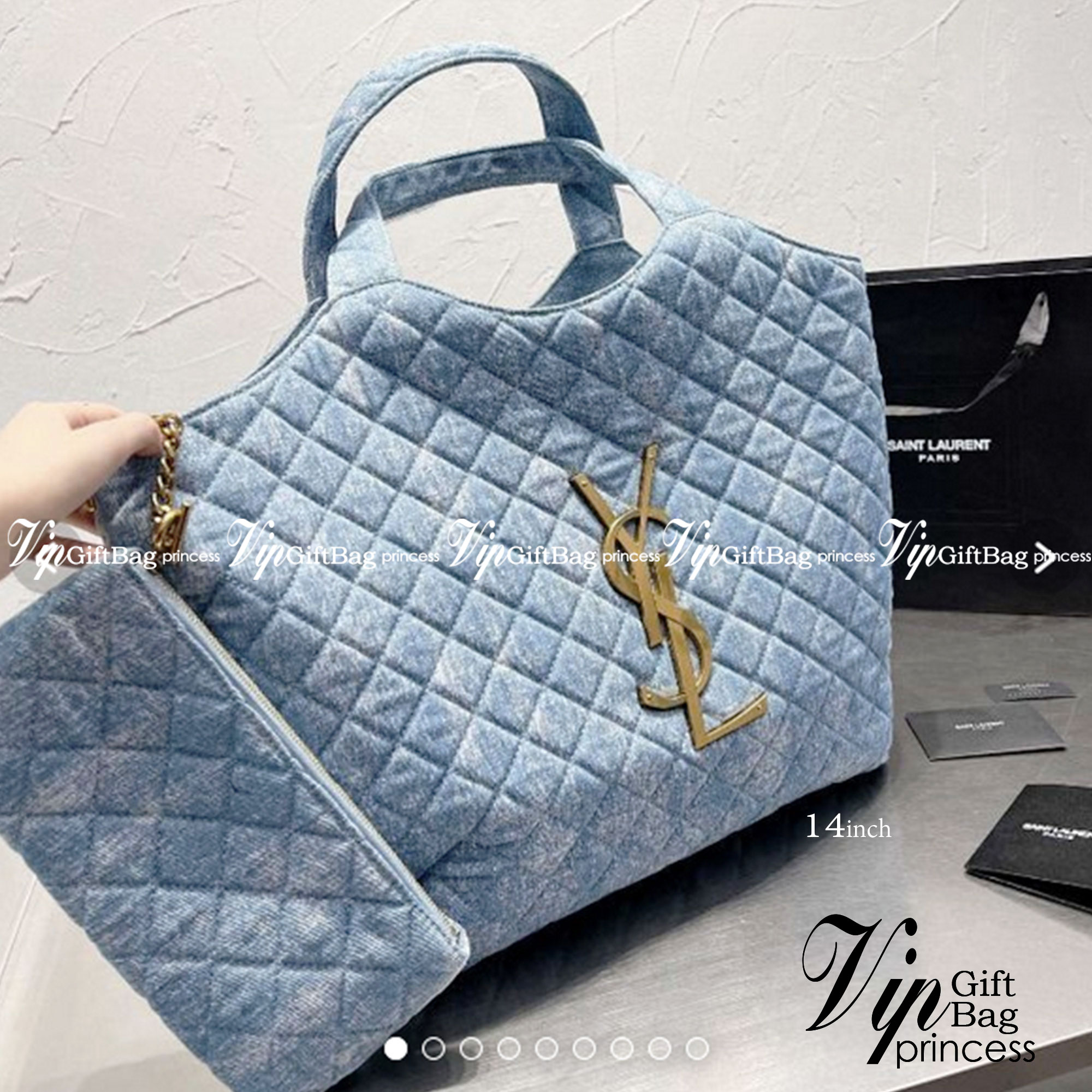 14" YSL icare maxi shopping Denim bag / YSL tote denim bag กระเป๋าไซส์ใหญ่ พร้อมใบเล็ก วัสดุเดนิมเย็บลายตาข่าย (Quilted Bag) ดีไซน์คล้ายตะกร้าช็อปปิ้ง โฉบเฉี่ยวกว่าหลายระดับด้วยการประดับฮาร์ดแวร์ทองเหลืองในตัวอักษร YSL สะดุดตา มอบสไตล์เรียบง่ายแต่คลา
