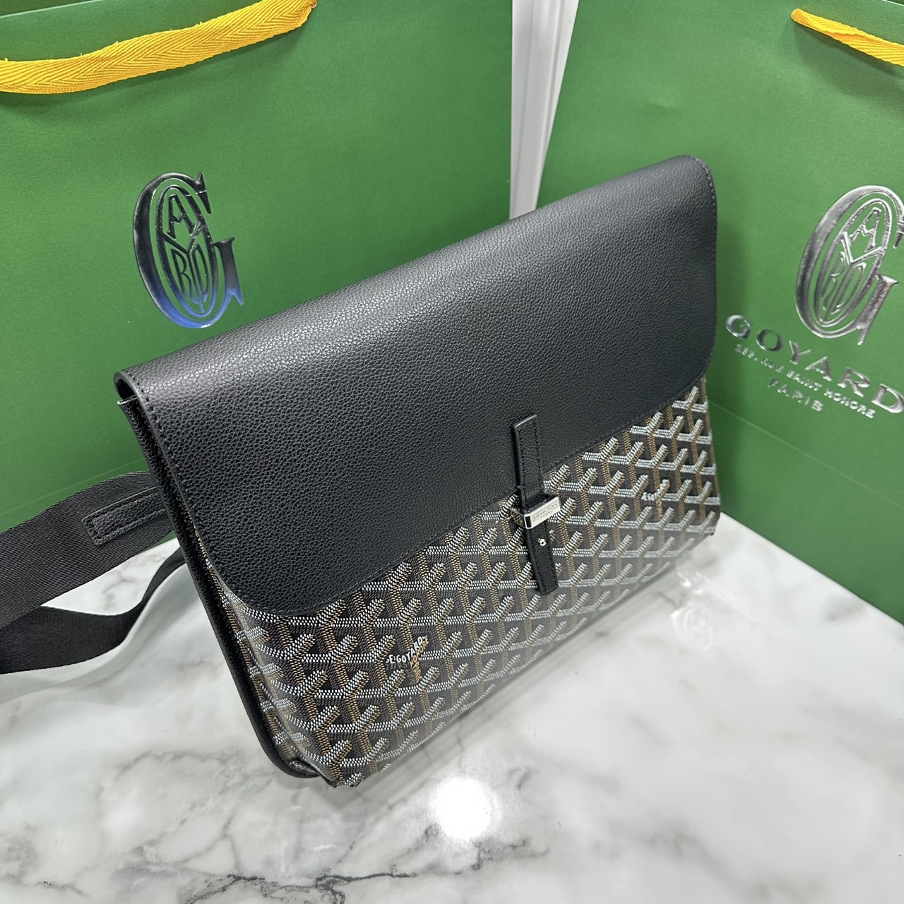 ORI หนังแท้ | Goyard Coursier Messenger bag กระเป๋าแมสเซ็นเจอร์ดีไซน์ใหม่ กะทัดรัดใช้งานได้อย่างคล่องตัว เหมาะมากสำหรับสายสปอร์ต ที่สุดของความหรูตอบโจทย์การใช้งาน ใบจริงสวยงามตามรูปค่ะ