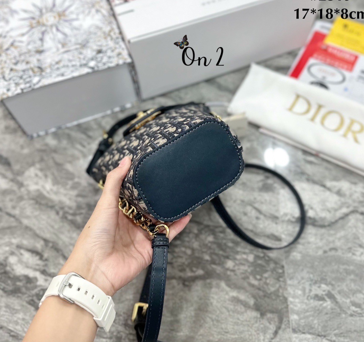 DIOR 30 Montaigne Dior Amber Mini Bucket Bag Blue Oblique Jacquard กระเป๋าทรงถัง บัคเก็ตน่ารัก สวยหรู งานดีมากมาพร้อมกล่องแบรนด์