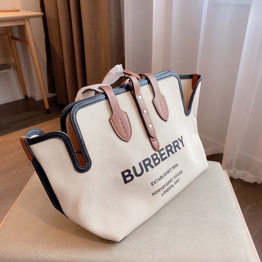 BURBERRY CANVAS TOTE BAG *ซื้อ1ได้ถึง2ใบ งานพรีเมียมกิ้ฟท์เคาเตอร์น้ำหอมต่างประเทศ