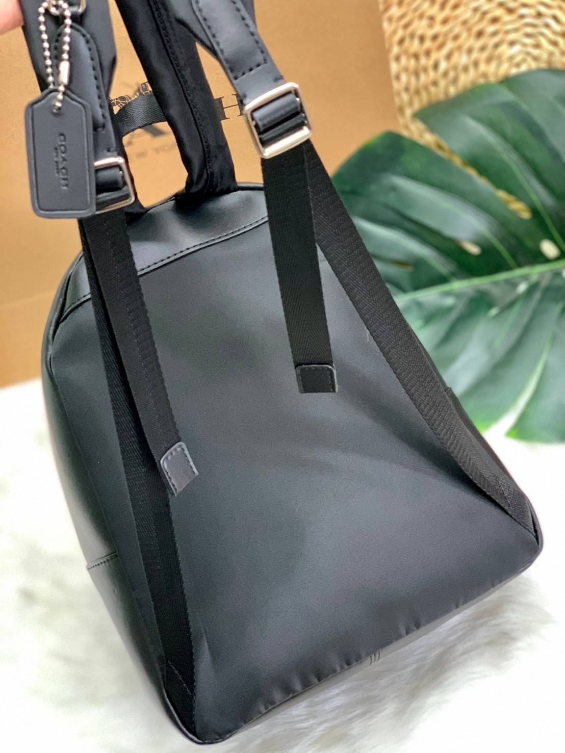 OUTLET 】COACH MEDIUM CHARLIE BACKPACK IN SIGNATURE ((32200)) พร้อมส่งที่ไทยอีกครั้งค่ะ! กระเป๋าสะพายหลังขนาดกลาง หนังแท้+ไนล่อน ด้านหน้ามีช่องซิปให้หนึ่งช่อง;เปิดปิดช่องหลักแบบซิปคู่ ภายในกว้างใส่สัมภาระได้จุนะคะ พร้อมช่องซิปให้อีกช่องค่ะ;สายสะพายสามารถเล