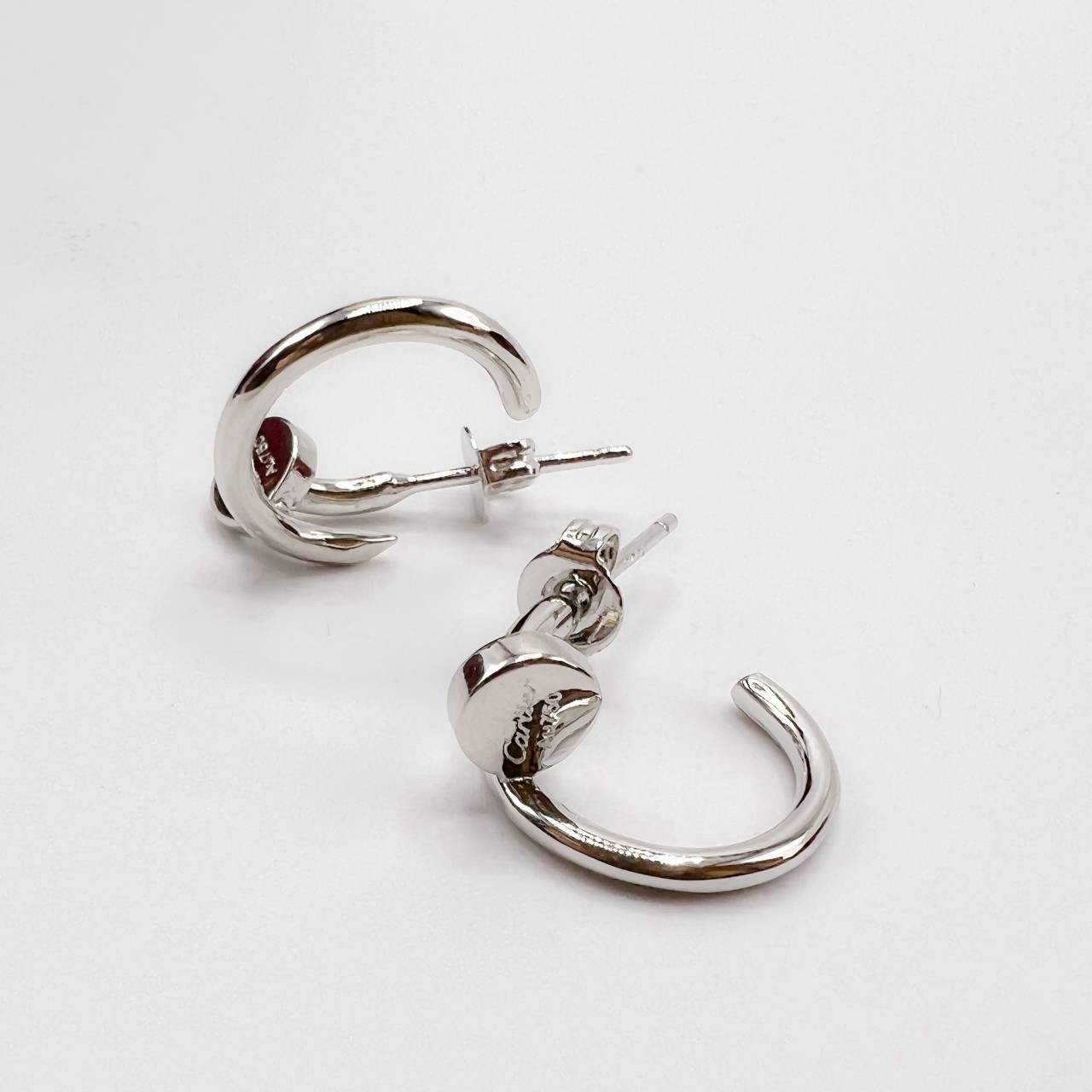 Cartier JUSTE UN CLOU EARRINGS ต่างหูตะปูคาเทียร์ เกรดออริจินิล ปั้มทุกจุด วัสดุคุณภาพดี ไม่ลอกไม่ดำ พร้อมกล่องหนาตามแบบปั้มลายแบรนด์ ภาพสินค้าถ่ายจากงานขายจริง ใช้งานต่างประเทศได้