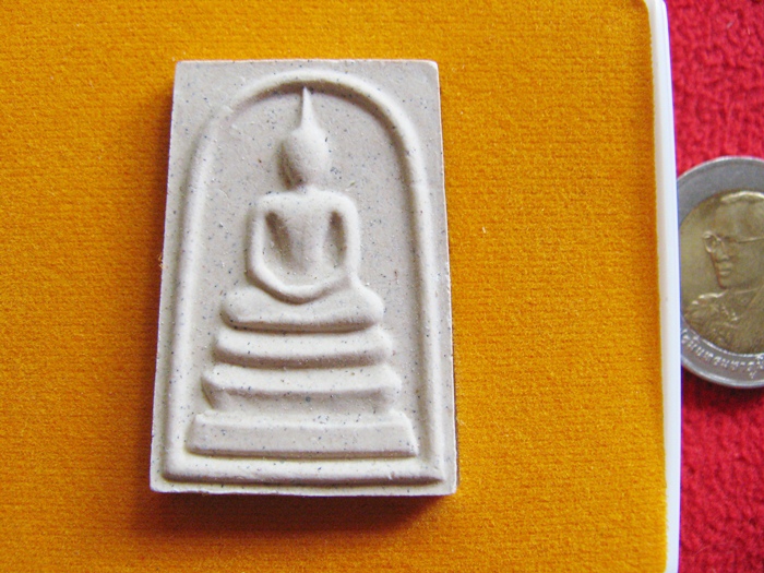 สินค้าหมดค่ะ พระสมเด็จหลังลายเซ็นต์ สมเด็จพระสังฆราช ๓ ตุลาคม ๒๕๕๓ วัดบวรนิเวศวิหารพร้อมกล่องเดิมค่ะ