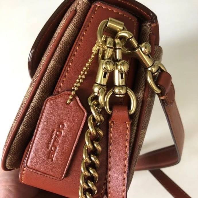3สาย Coach 89089 Cassie Crossbody 19 In Signature Canvas เรียบหรู ดูดี ต้องไอเท็มนี้เลยจ้า กระเป๋าถือ/สะพายข้าง สุดพิเศษ!! มีสายมาให้ถึง 3 แบบ!! สลับใช้แมทช์ตามสไตล์ได้เลย วัสดุหนังแคนวาสสลับหนังเรียบ เปิด-ปิดด้วยตัวบิดล็อค ภายในแบ่งสัดส่วนอย่างดี ใส่ของไ