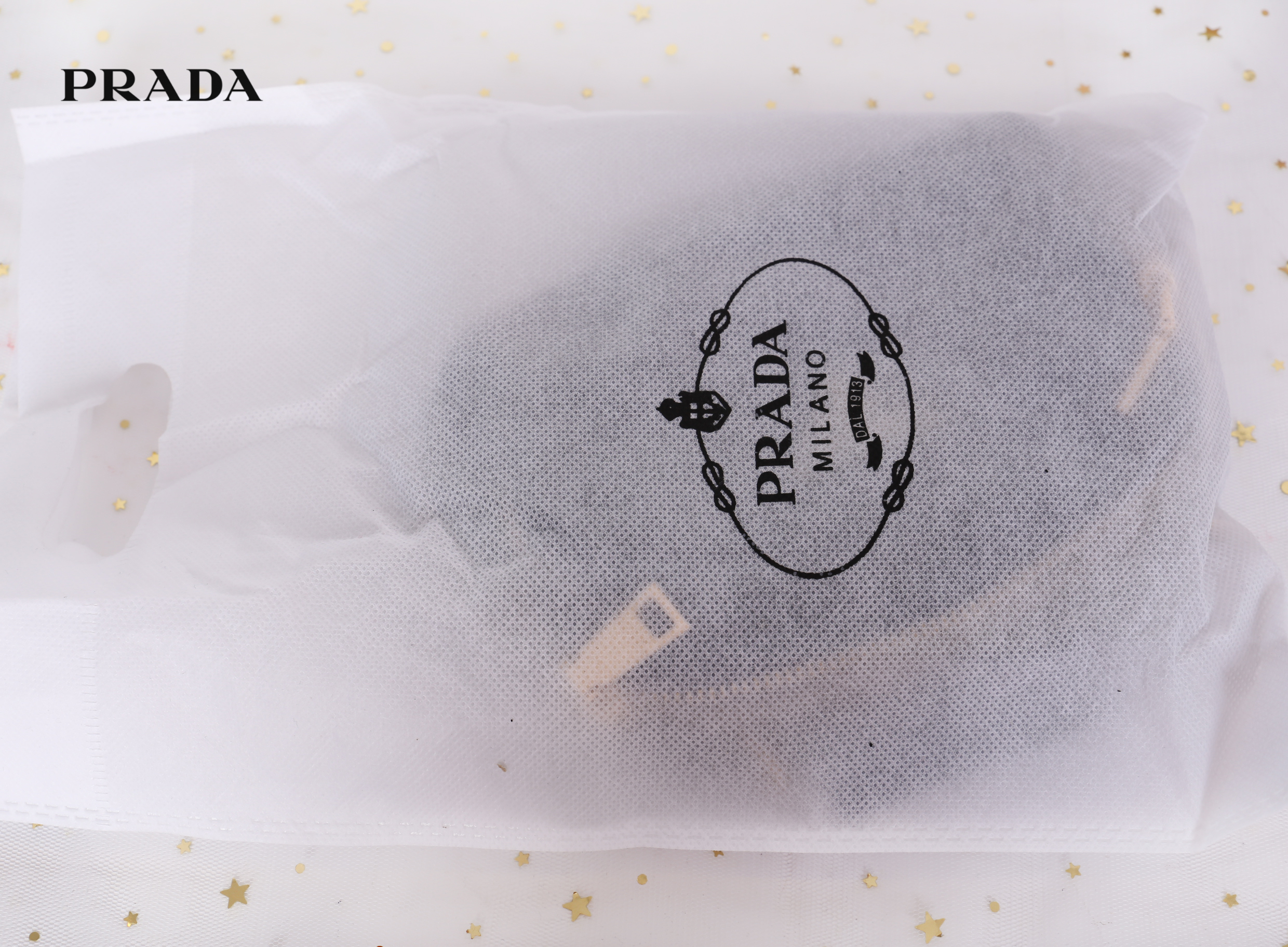 PRADA MINI 3 ZIPPER NYLON HANDBAG & SHOULDER BAG กระเป๋าถือหรือสะพายทรง dome size mini วัสดุ nylon มีหูหิ้วจับถนัดมือ