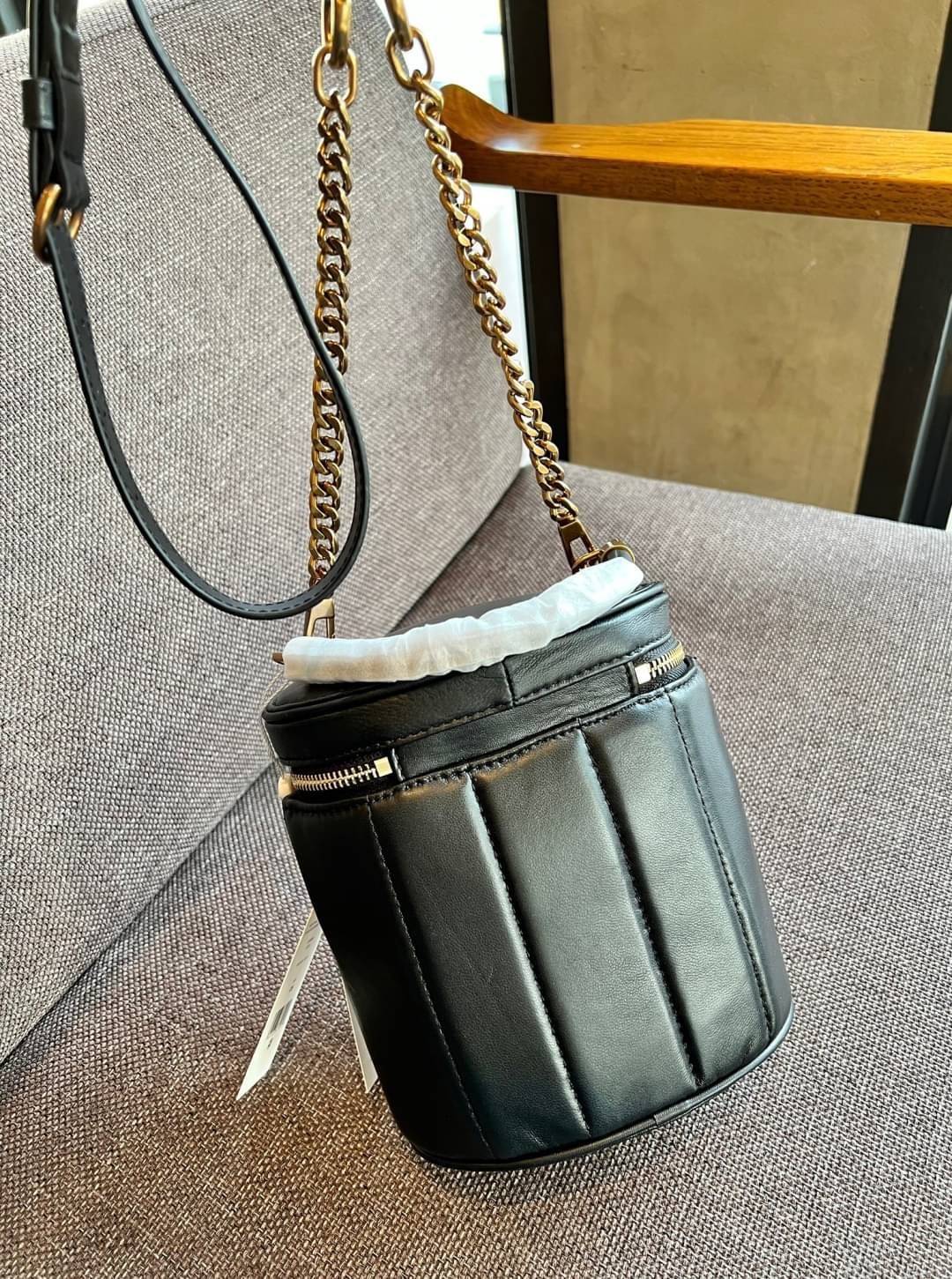 KIRA VANITY SHEEPSKIN / Tory Burch Kira Sheepskin Chain Messenger Handbag ((138999)) ที่สุดของความสวย ที่สุดของความLuxurious พร้อมส่งที่ไทย ล่าสุด! กับกระเป๋าหิ้วก็หรู สะพายข้างก็เริ่ด