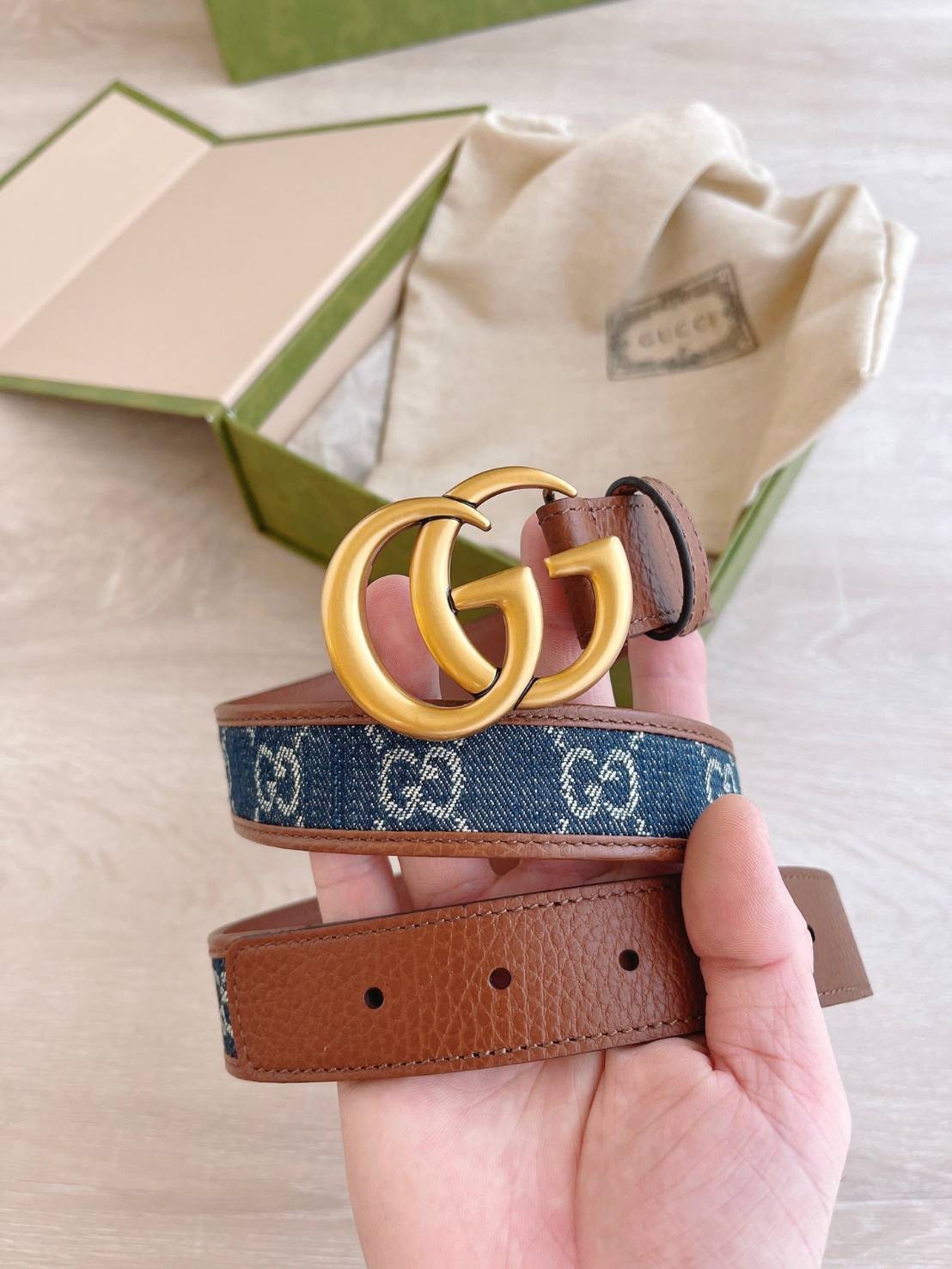 หนังแท้ GUCCI GG leather belt 30mm / GG Denim Belt พร้อมส่งที่ไทย เข็มขัด GG เดนิมสลับหนังแท้เกรดดีที่สุด ยิ่งใช้ยิ่งสวย โทนสีน่าใช้มากก สายปรับระดับได้ มาในดีไซน์คลาสสิคเรียบหรูเข้ากับทุกลุ๊คแบบไม่มีเอ้าท์ ภาพสินค้าถ่ายจากงานขายจริง ใช้งานต่างประเทศได้