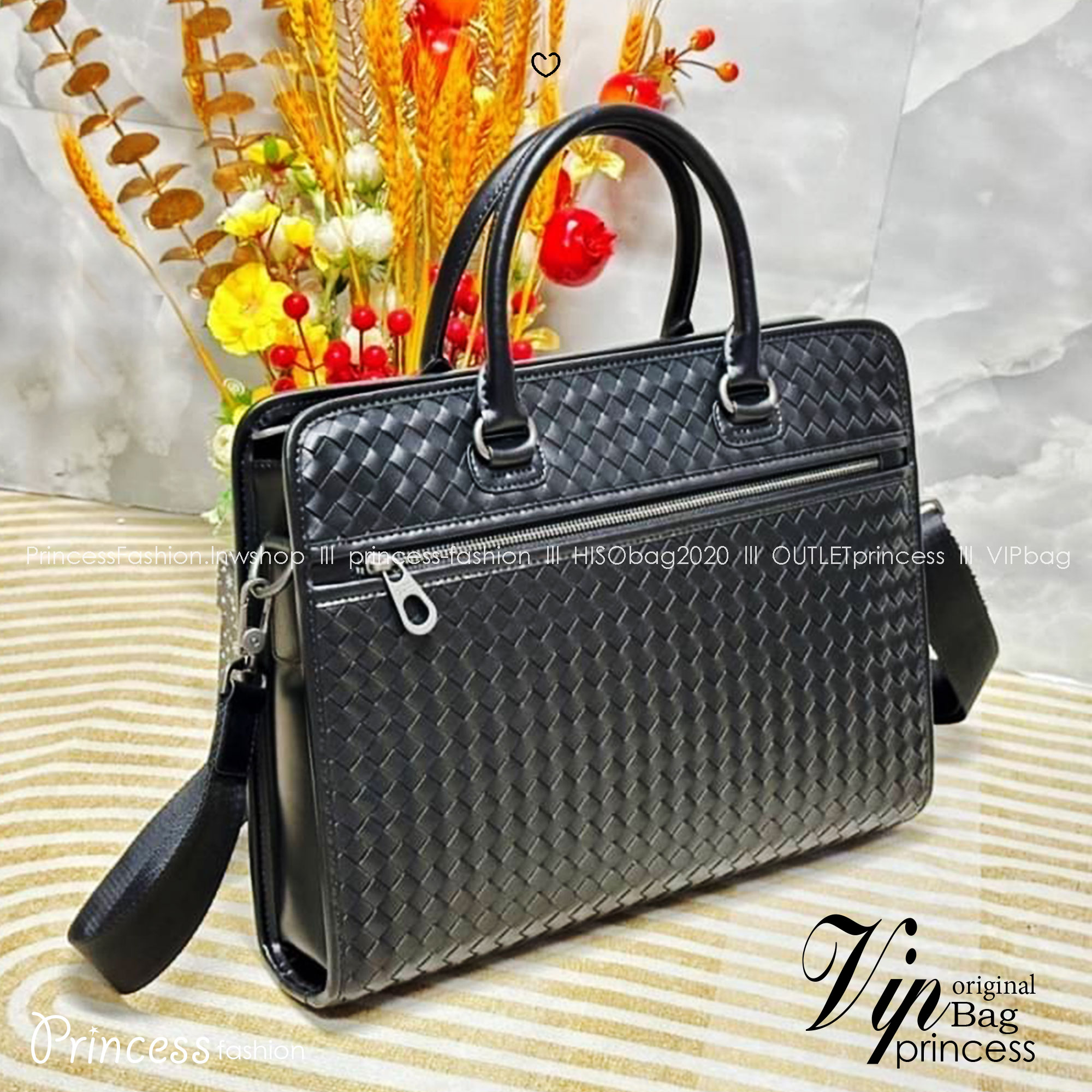 Bottega Veneta Getaway Briefcase กระเป๋าใส่เอกสาร สวยเรียบหรูคลาสสิกเป็นเอกลักษณ์ โดดเด่นด้วยงานสานตาราง ดีไซน์เรียบง่าย แต่ดูแพง ไอเท็มสุดปัง!!