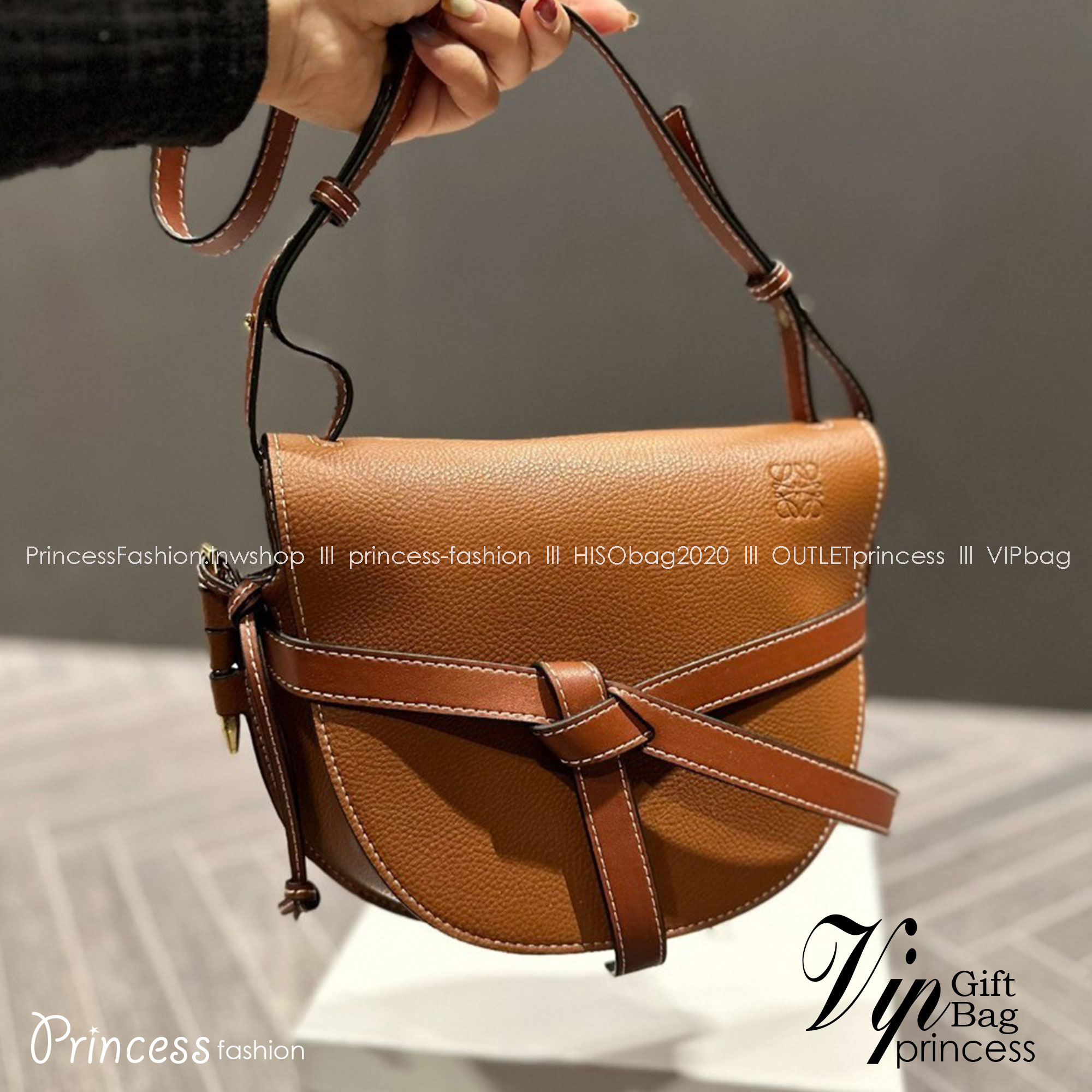 LOEWE gate dual bag / LOEWE CROSSBODY BAG VIP กระเป๋าถือหรือสะพาย Limited ทรงอานม้าสวยอยู่ทรง