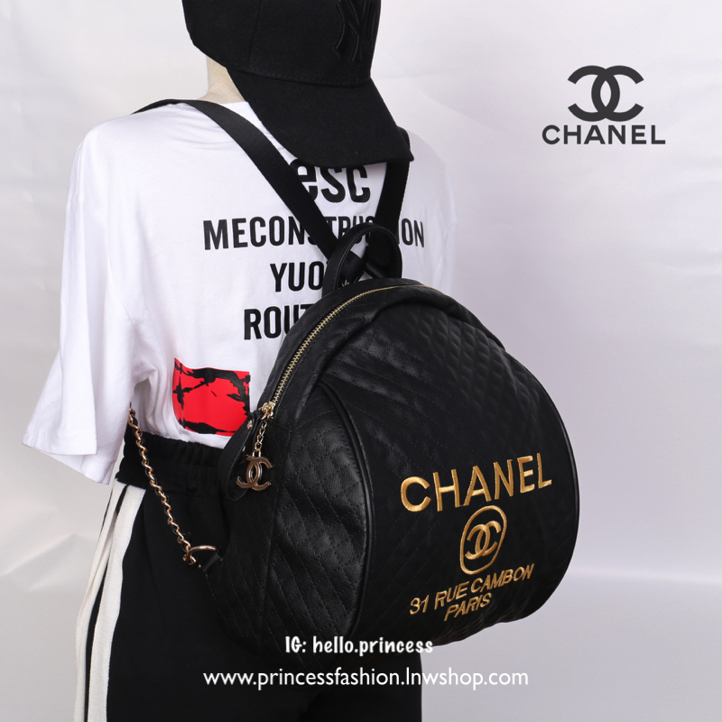 Chanel Backpack VIP Gift With Purchase (GWP) New arrival! กระเป๋าสะพายเป้ Limited Edition VIP. GIFT ของแท้! จาก Chanel Perfume Counter ขนาดน่ารักกำลังดี น้ำหนักเบา วัสดุหนังลายตาราง ด้านหน้าปักโลโก้แบรนด์สวยหรู เปิดปิดด้วยซิปสะดวกใช้ หัวซิปแบรนด์ อะไหล่ทอ