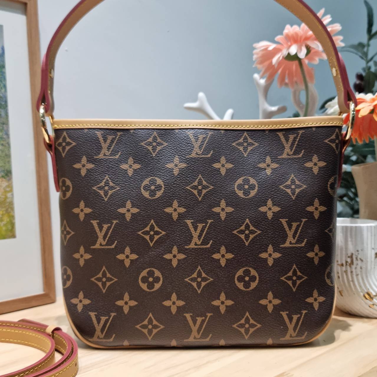 LV delightful newer bag กระเป๋าทรงโท้ทสุดปัง รุ่นขายดี ที่มาในไซส์ใหม่ สะดวกพกพามากๆ สายสะพายมีมาให้ 2 แบบ คล้องไหล่ และสายสะพายข้าง