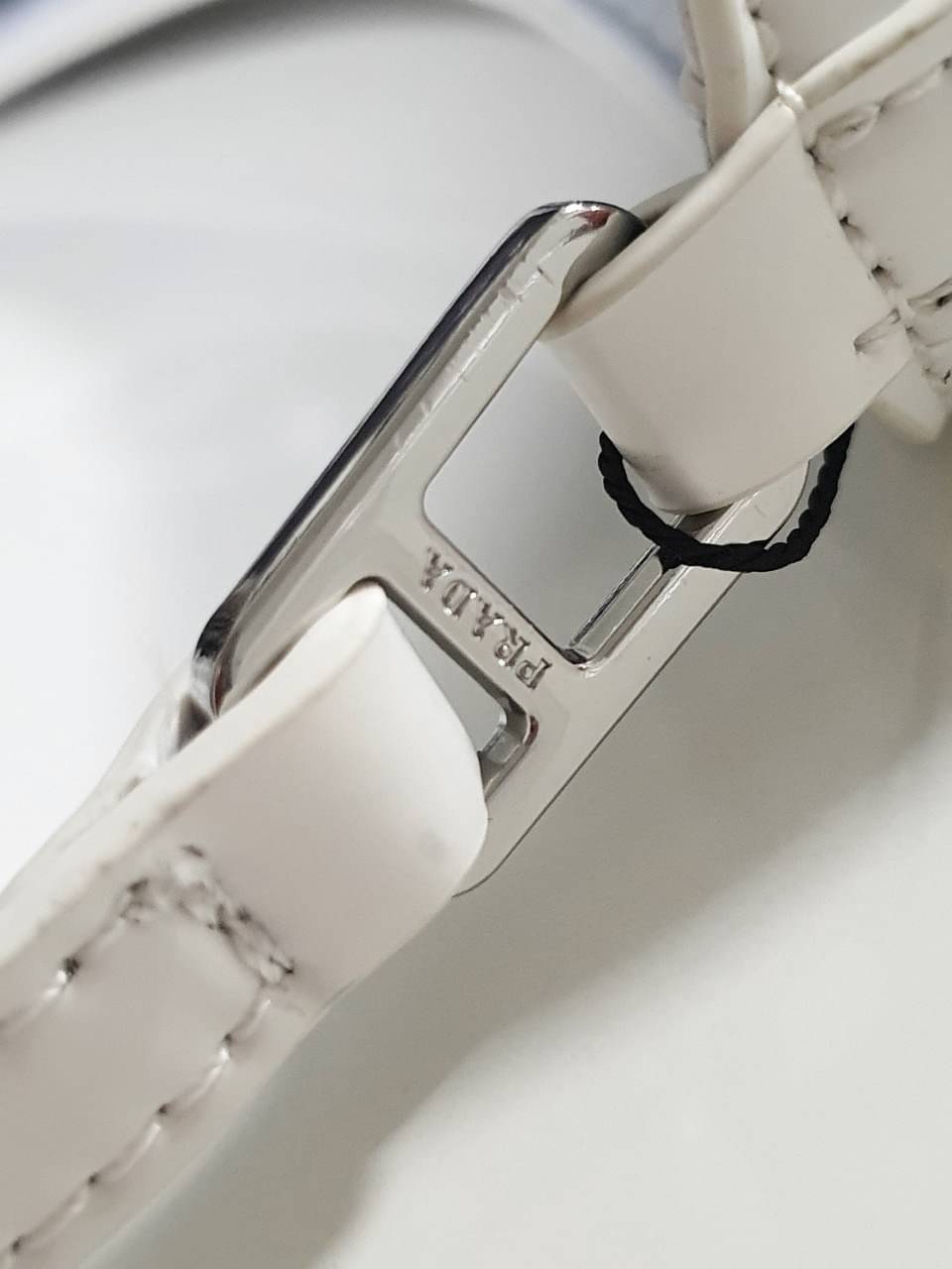 Prada Cleo brushed leather shoulder bag กระเป๋าทรงสวยยอดฮิต กับแบรนด์ PRADA งานพรีเมียมกิ้ฟท์จากแบรนด์ ทรงสะพายไหล่สวยหรูอยู่ทรง PRADA CLEO หนังเรียบดำเงาหรูสุดคลาสสิต เปิดปิดด้วยกระดุมอะไหล่เงินทั้งใบ ด้านในใส่กระเป๋าสตางค์ยาว มือถือ ของจุกจิกได้เยอะ มีป