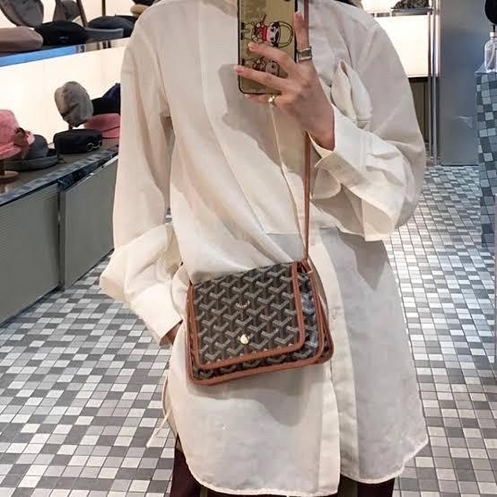 Goyard Plumet Rocket Wallet กระเป๋าสะพายใบเล็กกะทัดรัด ดีไซน์กระเป๋าสตางค์ มีช่องเพียงพอสำหรับใส่ธนบัตร เงินสด เอกสารต่าง ๆ