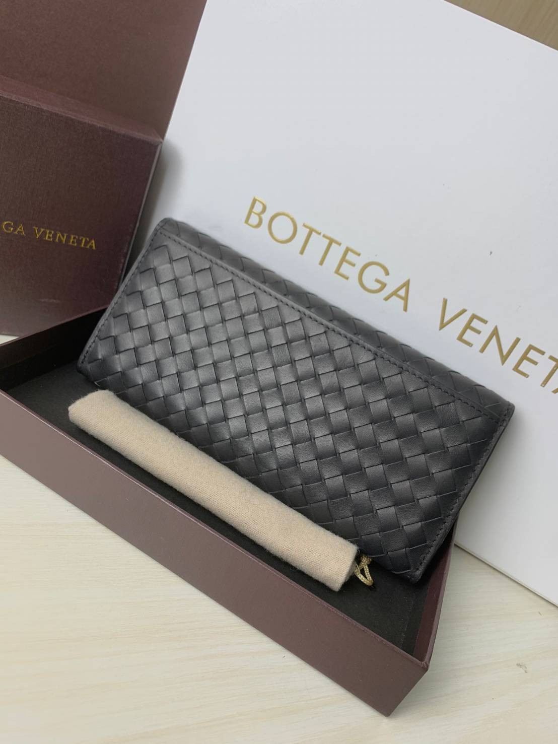 VIP 】♥️ BOTTEGA VENATA LONG WALLET กระเป๋าสตางค์ใบยาว รุ่นตามหา งานหนังแท้สวยมากนะคะ ใช้ทนทานได้นานคุ้มเลยค่ะ ภาพสินค้าถ่ายจากงานขายจริง พร้อมส่งที่ไทยราคาสุดคุ้มห้ามพลาดค่ะ!