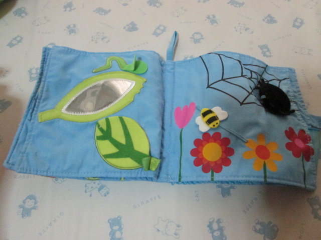 Rainbow Cloth Book หนังสือผ้ามือสอง