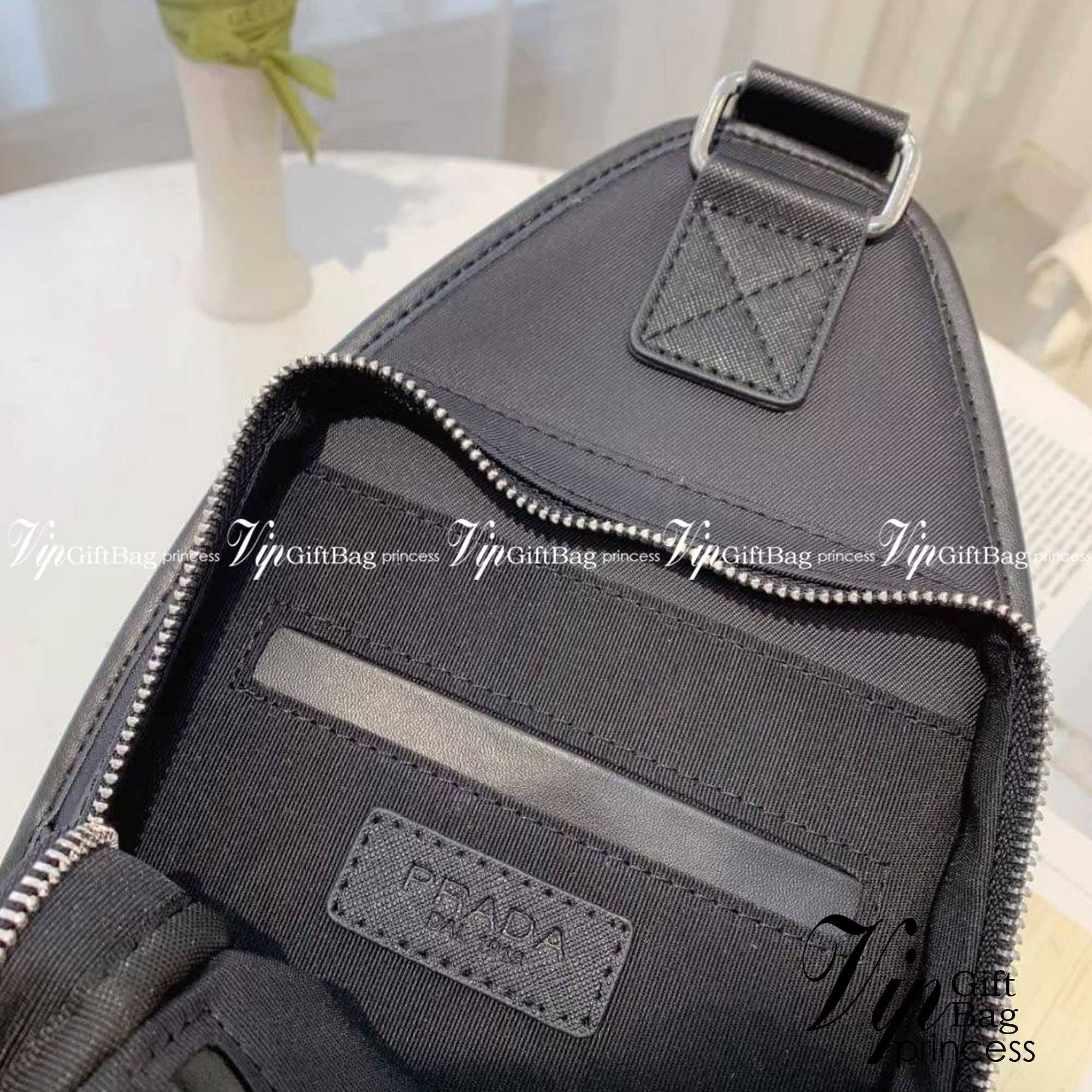 PRADA Double Zipper Belt Bag / PRADA nylon mini sling backpack / Prada Chest Bag กระเป๋าคาดอกไนลอนเนื้อดี คลาสสิก สุดเท่ห์😎 มาแล้วคร้าหนุ่มๆ รุ่นหายากจัดมาให้พร้อมเสริฟแล้วน้า กระเป๋าคาดอก หล่อไม่ซ้ำแบบใคร 2 ซิป แบ่งสัดส่วน ใช้งานง่าย