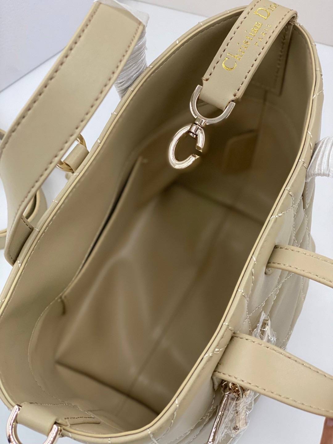 ORI | หนังแท้ DIOR Small Toujours vertical tote bag กระเป๋าทรงโท้ทไซส์เล็กสวยหรู ดีเทลสุดประณีตคอมพลีตลุคในทุกวัน เย็บลวดลาย macrocannage และชาร์มตัวอักษร D,I,O,R