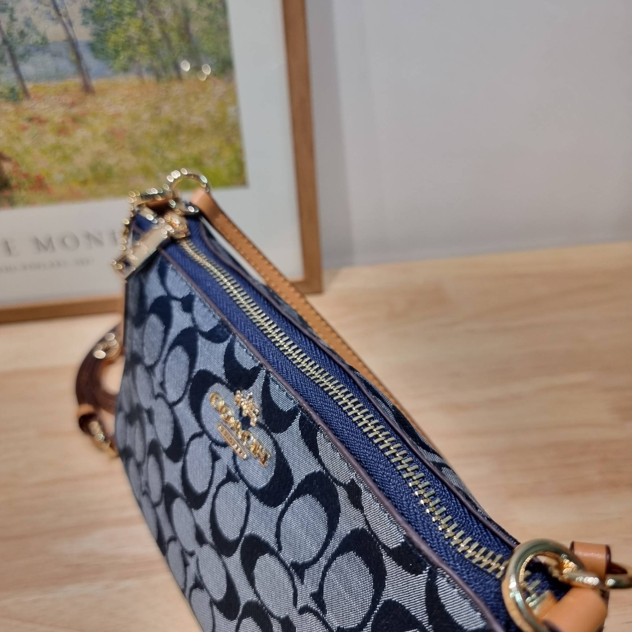 COACH NOLITA 19 IN SIGNATURE CHAMBRAY CH149 พร้อมส่ง คอลเลคชั่นใหม่ น่ารักน่าใช้ ในสไตล์คลาสสิค กระเป๋าทรงพอชขนาดมินิ ที่สามารถสะพายไหล่ และกึ่งคล้องมือใช้ได้ 2 สไตล์