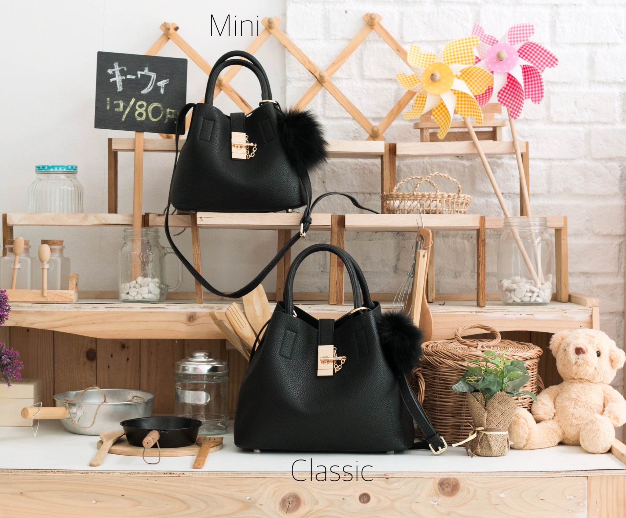 New arrival • KEEP LALA BAG • พร้อมส่ง 2 ขนาด ตามการใช้งาน 👑สวย หรู เวอร์วัง อีกแล้วค่า กับกระเป๋า 2 in 1 ปรับเก็บทรง ได้ถึง 2 แบบ มาพร้อมพวงกุญแจ ปอมปอม ฟรุ้งฟริ้ง น่ารักมาก คะ ตัวกระเป๋าเป็นหนังเนื้อดีที่สุด เนื้อนิ่ม ลายหนังสวย มีกระเป๋าใบเล็กด