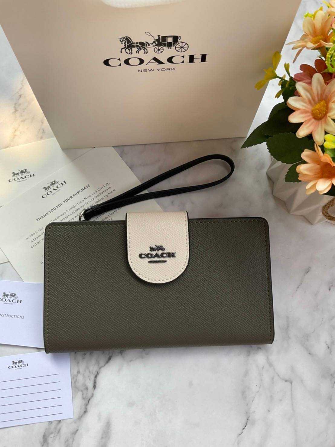 COACH TECH WALLET (COACH C2869) New Coach กระเป๋าสตางค์ใบยาวรุ่นใหม่ ใส่โทรศัพท์ได้ด้วยน๊า!! คอลเลคชั่นสวยหรู