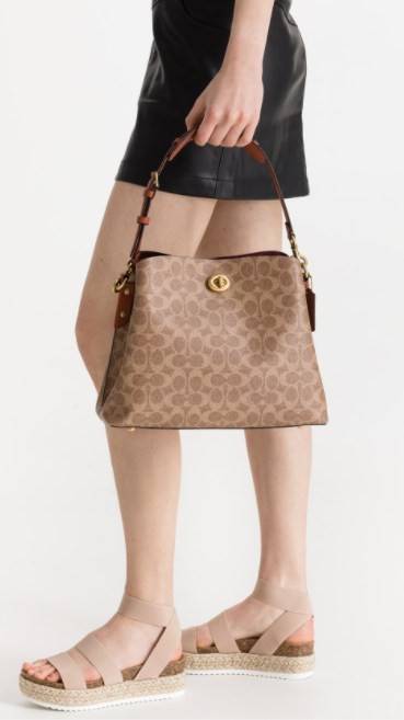 COACH WILLOW SHOULDER BAG ((C2745//C2590//C2621)) พร้อมส่งที่ไทย รุ่นแนะนำค่ะ🔥🔥 🔺กระเป๋าหิ้ว//คล้องไหล่//สะพายข้าง สุดคุ้ม! หนังแท้ชั้นดี ได้ไปหลงรักแน่นอนค่ะ หนังสวยมากๆ😘 🔺ตัวกระเป๋าแบ่งเป็นสองช่องหลัก ด้านนึงเป็นแ