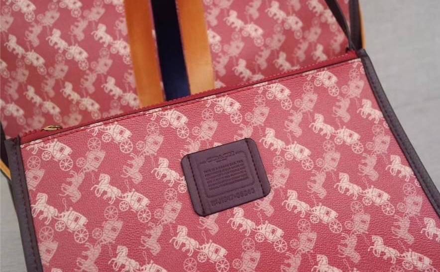 OUTLET 】Coach Field Tote With Horse And Carriage Print พร้อมส่งที่ไทย
