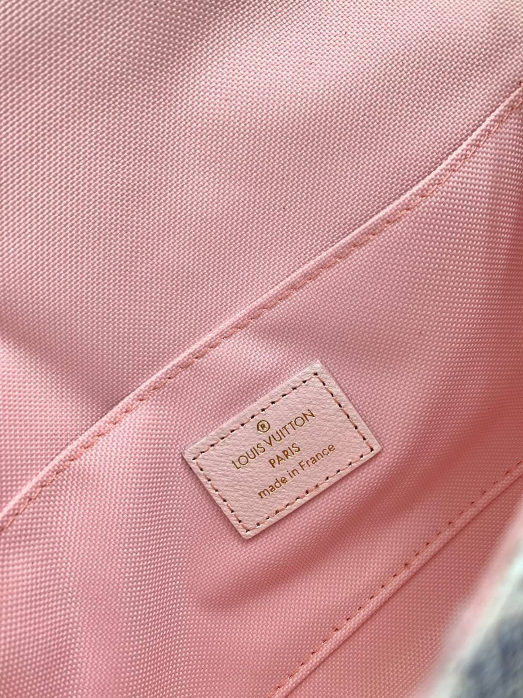 VIP 🥂 อัพลุคให้ตัวเองดูดีกับกระเป๋าทรงคลัท//สะพายครอสบอดี้ร์แถมเป็นรุ่นที่ใช้ได้ตลอดทั้งวันด้วยนะคะ Louis Vuitton Monogram Casual Style Calfskin / LV Monogram Casual กระเป๋าทรงคลัทแบบฝาปิด หนังแท้ ลายสวยมากๆค่ะ