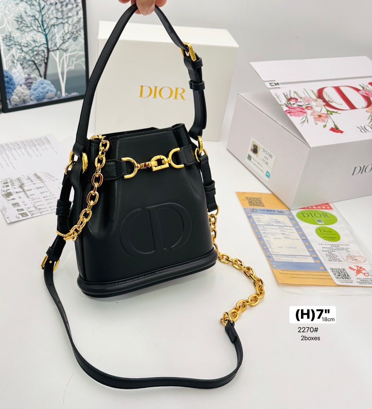 DIOR Small C'est Bag กระเป๋าสะพายสุดคลาสสิค ดีไซน์หรู ไซส์เล็กกะทัดรัด ใช้งานง่าย สะพายได้ทุกโอกาส ไอเท็มร้อนแรง ดีเทลสวยไม่ซ้ำใคร