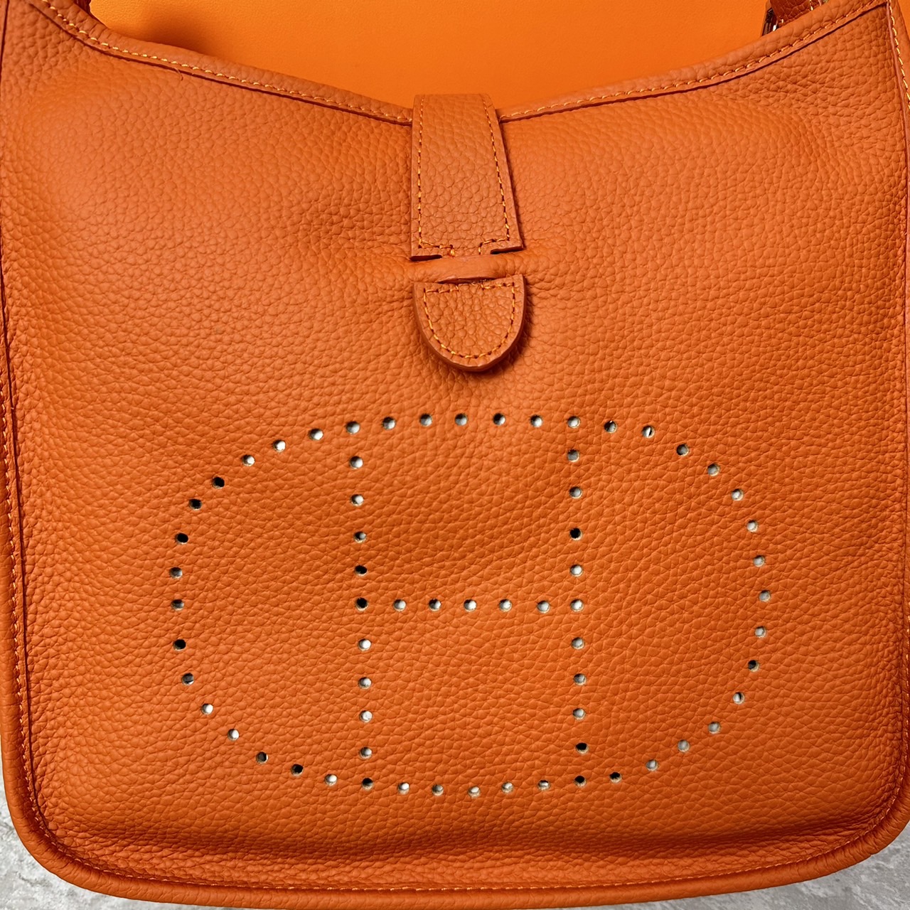 HERMES Evelyne PM Bag The Perfect Crossbody Bag 29cm กระเป๋าทรงโท้ทแบรนด์หรู เอกลักษณ์ของความสง่างาม เกรดออริ สลับแท้ 1:1 ใช้งานต่างประเทศได้