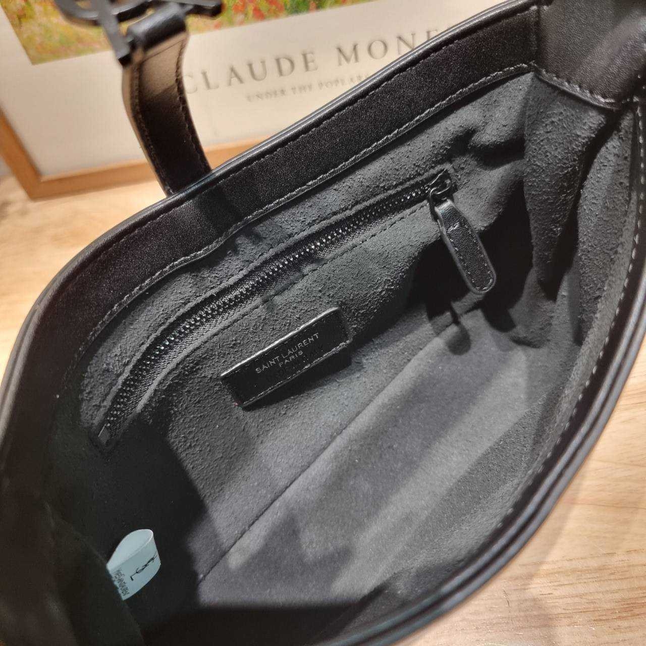 YSL le 5 À 7 in shiny leather bag กระเป๋าสะพายไหล่ตัวแม่ คลาสสิค ดีเทลหรู สวยครบทุกมุม ตอบโจทย์สาวๆทุกไลฟ์สไตล์