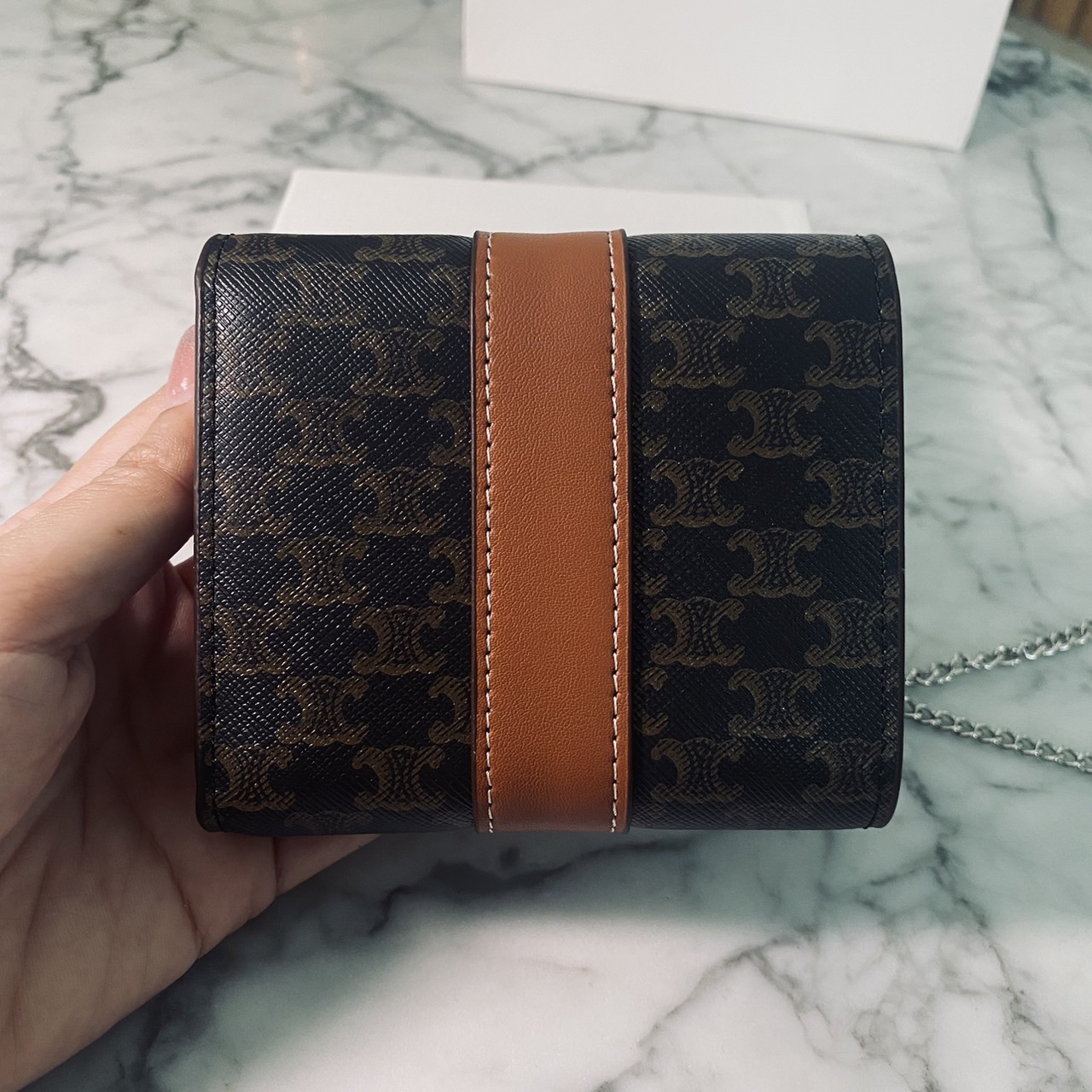 CELINE TRIFOLD WALLET กระเป๋าสตางค์ 3 พับ พร้อมสายสะพายโซ่ crossbody สะพายไหล่ได้ เริ่ดเว่อร์! ไอเท็มสุดฮอต exclusive ดีไซน์สุดคลาสสิค วินเทจ เรียบง่ายแต่หรูหรา