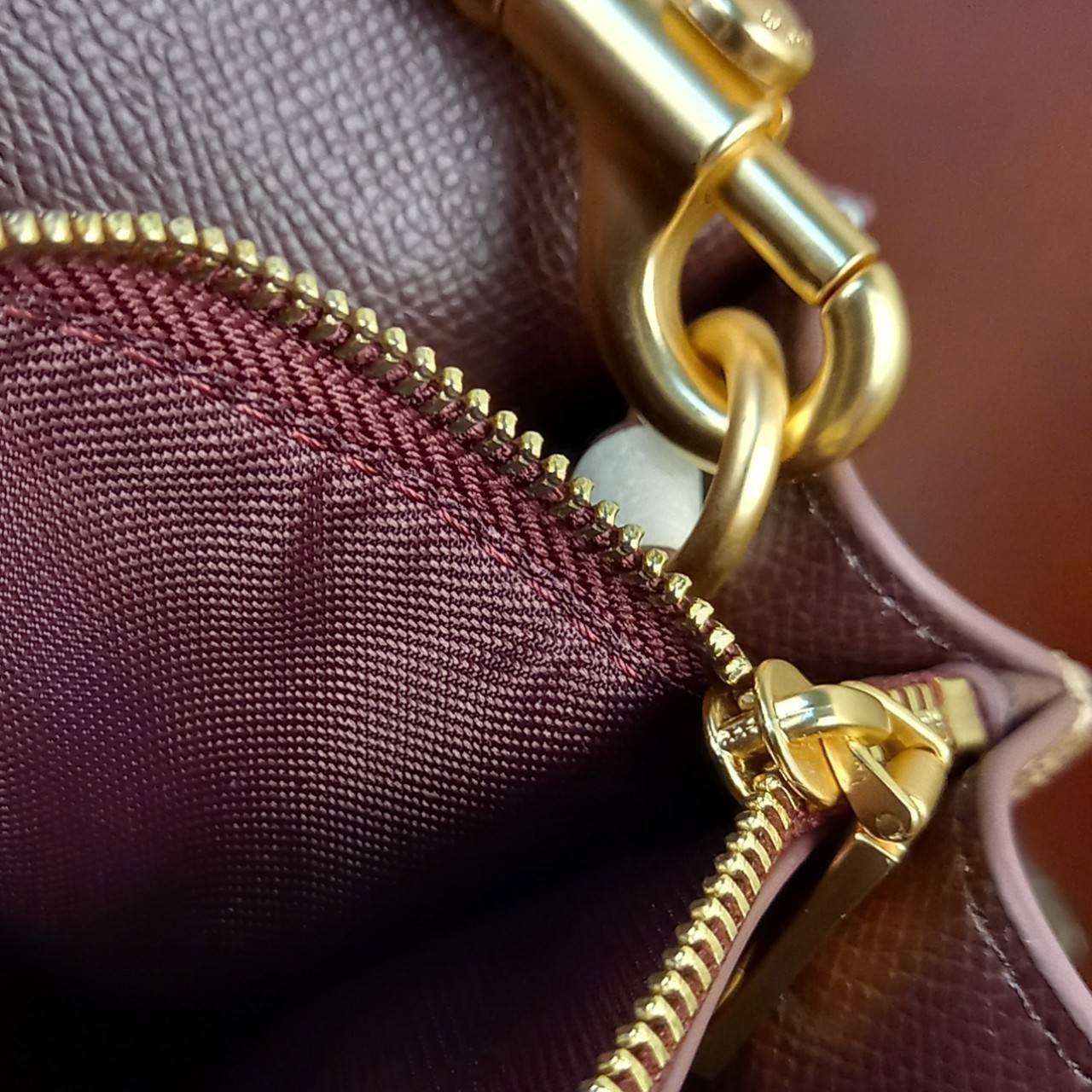 COACH CHARLIE CARRYALL IN SIGNATURE CANVAS (31210) ðšāđāļĢāļĩāļĒāļāļŦāļĢāļđ āļāļĨāļēāļŠāļŠāļīāļ//āļāļĢāļ°āđāļāđāļēāļāļ·āļ āļāļĢāļ°āđāļāđāļēāļŠāļ°āļāļēāļĒ āļāļĢāļ TOTE āļŠāļļāļāļŦāļĢāļđāļŦāļĢāļē āļāļĩāđāļāļāđāđāļāđ āđāļĄāđāļāļģāđāļ// āļ§āļąāļŠāļāļļāđāļāļāļ§āļēāļŠ āļāļŠāļĄāļŦāļāļąāļāđāļāđāļāļļāļāļ āļēāļāđāļĒāļĩāđāļĒāļĄ āļĢāļđāļāļāļĢāļāđāļāļāđāļāđāļ āļĨāļēāļĒ SIGNATURE āļŠāļ§āļĒāļĄāļēāļ// āļāđāļēāļāđāļāļĄāļĩ 2 āļāđāļāļāđāļĨāđāļāļāļ§āđāļēāļ āđāļĨāļ°āļāļĩāļ 1 āļāđāļāļāļāļīāļāļ