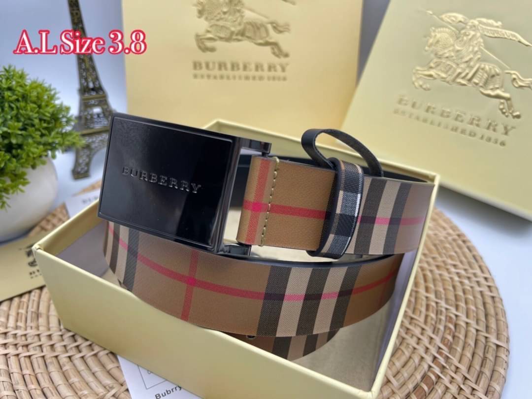 BURBERRY BELT LEATER 3.5cm เข็มขัดเบอร์เบอรี่ เกรดออริจินอลหนังแท้ ใช้งานง่าย เป็น everyday look ได้เลยค่ะ ภาพสินค้าถ่ายจากงานขายจริง ใช้งานต่างประเทศได้