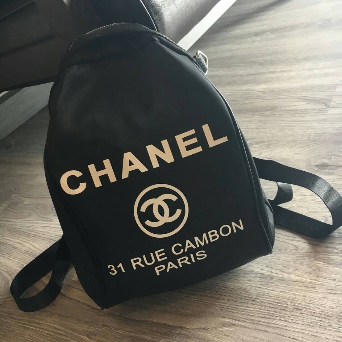 New item! must have kaa กระเป๋าเป้ nylon คลาสสิค จากพรีเมี่ยมกิ้ฟ แบรนด์ Chanel กับทรง Chanel Nylon 2way backpack โดดเด่นด้วยดีไซน์เป้เก๋กู๊ดดด ตัวกระเป๋าไนล่อน ทั้งใบ อะไหล่เงินเงา **กันน้ำได้ จุของได้กำลังดี มีช่องใส่ของเป็นสัดส่วน มาพร้อม สายสะพาย 2 สา