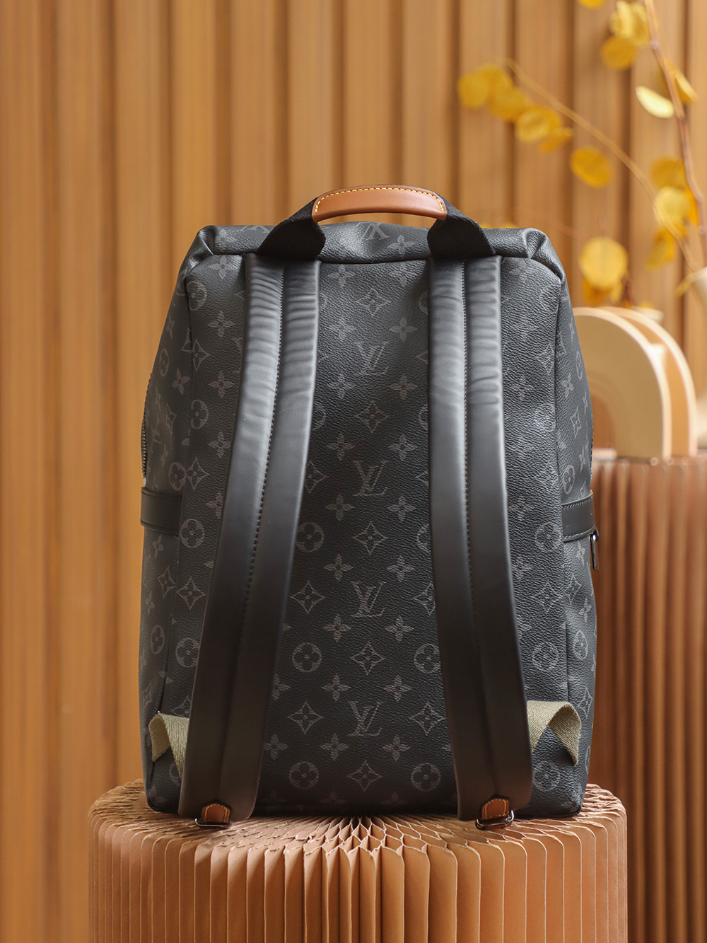 LV Discovery Backpack / LV Backpack in Black กระเป๋าเป้ งานปั้มแบรนด์ ใช้ได้ทั้งชายหญิง ภาพถ่ายจากงานขายจริง ใช้งานต่างประเทศได้