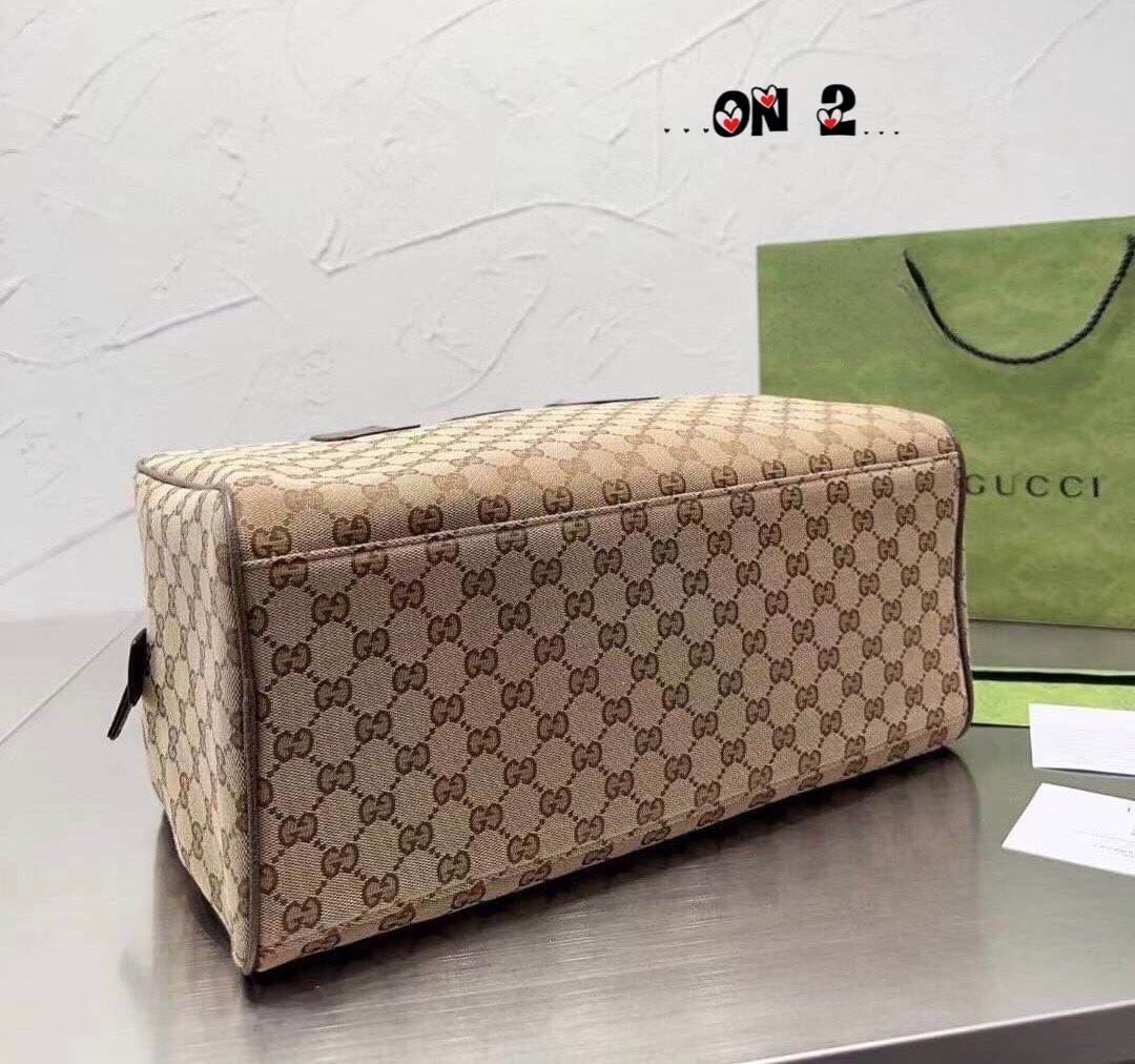 GUCCI Keepall Bag / GUCCI travel bag / GUCCI Vintage Monogram Web Handles Overnight Duffle Travel Bag กระเป๋าเดินทาง เตรียมความพร้อมสำหรับทริปเที่ยวช่วงสิ้นปี!! ดีไซน์เรียบง่าย แฝงความคลาสสิค ที่ใช้ได้ทั้งชายและหญิง