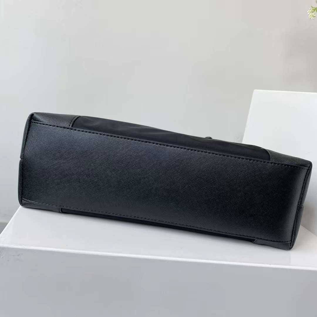 ซื้อ1ได้ถึง3 เซทสุดคุ้ม! SET PRADA TOTE BAG / PRADA SHOPPING BAG กระเป๋าเดินทางขนาดใหญ่ วัสดุ Nylon กันน้ำ อะไหล่เงิน ถือหรือสะพายไหล่ได้ น้ำหนักเบาจุของได้เยอะ เดินทางต่างจังหวัดได้สบายๆ