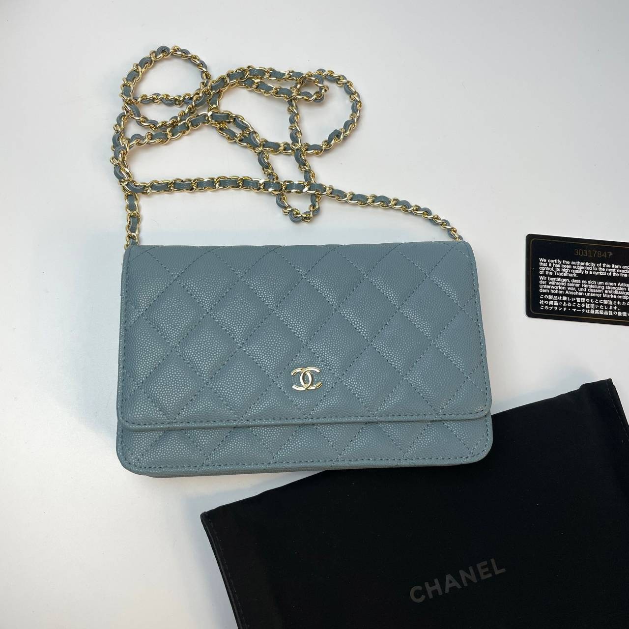 VIP 】หนังแท้ CHANEL WOC style โทนสีพาสเทล กระเป๋าสะพายทรงสวยตลอดกาล วัสดุหนังลายคาเวียร์ เนื้อนุ่ม อยู่ทรงคุณภาพดีตามแบบฉบับของแบรนด์ น้ำหนักเบา ด้านหน้ามีโลโก้แบรนด์อะไหล่หรู มีช่องใส่บัตร ใส่ของจุกจิก เปิดปิดด้วยฝาปิดกระดุม ซับในหนัง ตัวจริงสวยมากๆถูกใจ