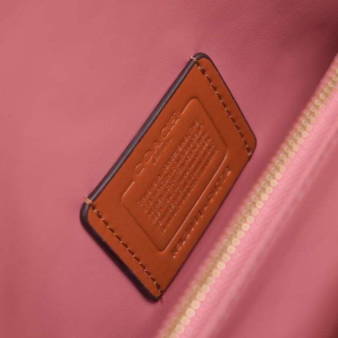 COACH PILLOW TABBY SHOULDER BAG 26 ไซส์ใหญ่ จุของได้ล้นๆ มาใหม่ขายดีที่สุด หนัง nappa หนานิ่ม นุ่มมากๆ พร้อมโลโก้รุ่นใหม่ด้วยเช่นกัน เพิ่มความหรู ดูดีเข้าไปอีกค่ะ