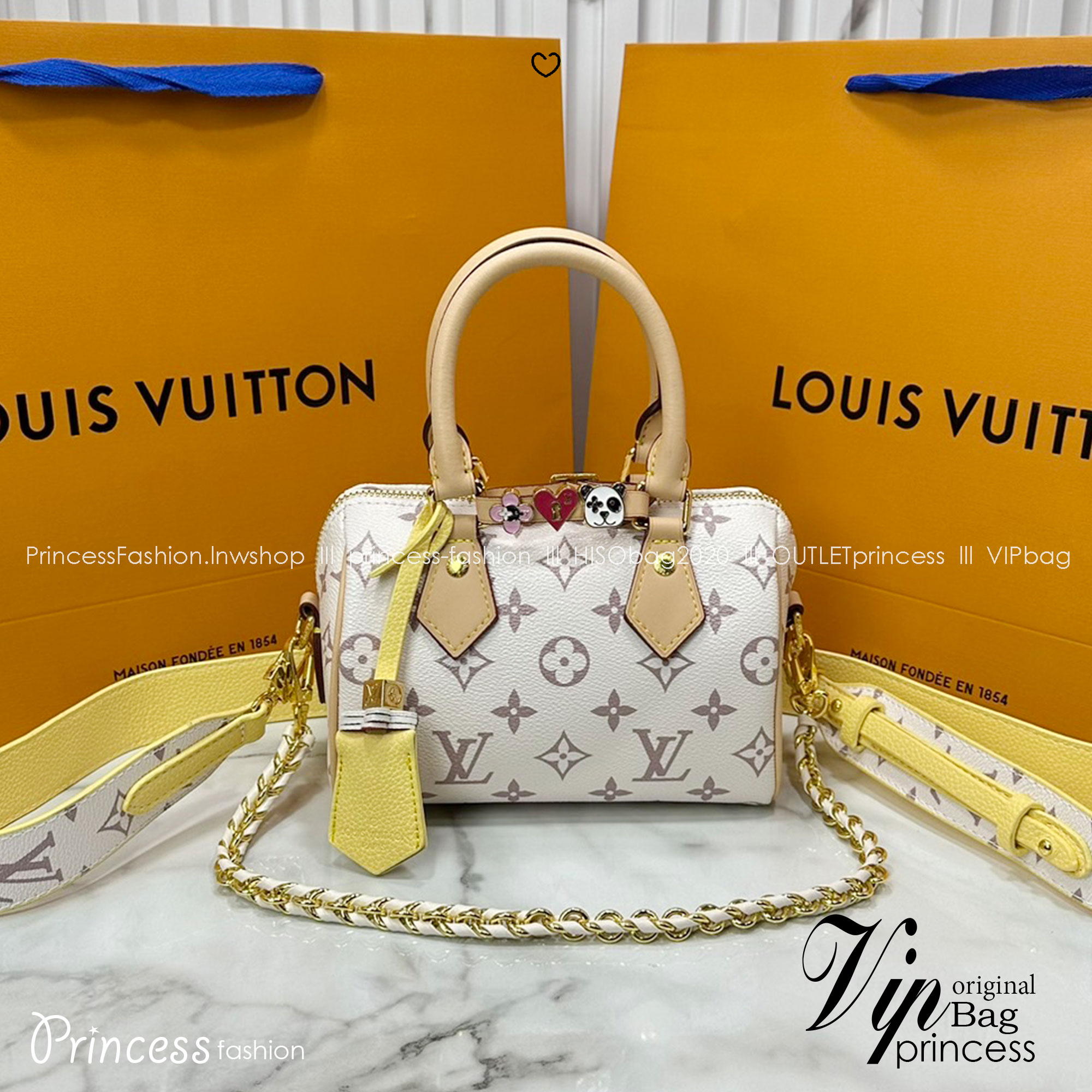 LV Speedy Bandoulière 7" Bicolor Monogram Bag / LV Keepall Bag น้องกระเป๋าทรงหมอนไซส์มินิน่ารัก ดีไซน์น่าใช้มากๆ โทนสีใหม่สวยคลาสสิค รูปทรงโดดเด่น ภายในเป็นช่องกว้าง มาพร้อมสายสะพาย ใบจริงสวยเกินเบอร์!! ไม่ผิดหวังจ้า