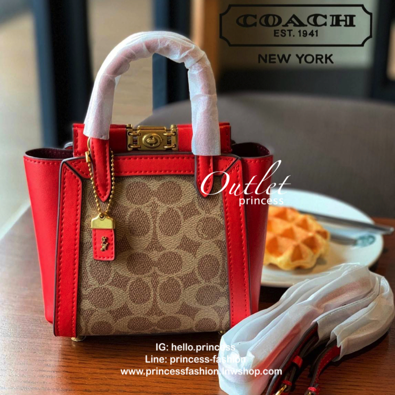 COACH TROUPE TOTE SIGNATURE CROSSBODY BAG กระเป๋าสะพายข้าง/ crossbody size mini หนังแท้ลาย C อะไหล่ทอง vintage เปิดปิดกระเป๋าแบบหมุนล็อค แม่เหล็กในตัว ภายในโล่ง ใส่ wallet สั้น มือถือทุกรุ่น ซัปในเป็นหนังกลับอย่างดี พร้อมสายสะพายถอด ปรับระดับได้ค่ะ