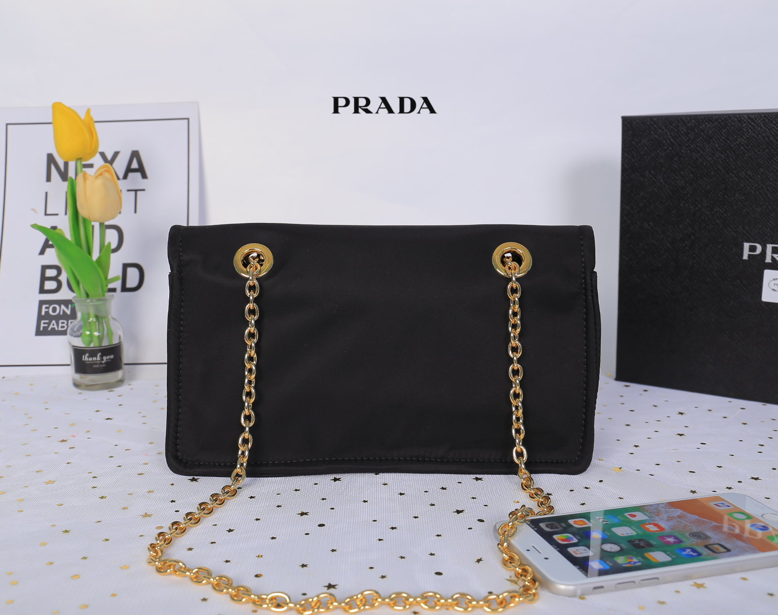 Prada Logo Shoulder bag / Prada Tessuto Nylon Chain Flap Bag กระเป๋าสะพายไหล่ หรือดึงเป็นสายยาวสะพายเป็น Crossbody เหมาะกับสาวๆสุดแซ่บมากๆๆเลยค่ะ วัสดุทำจากผ้าไนล่อน อะไหล่ทองทั้งใบ เปิด-ปิดด้วยกระดุมแม่เหล็ก ด้านหน้าประดับโลโก้แบรนด์ ด้านในแบ่งเป็น 1 ช่อ
