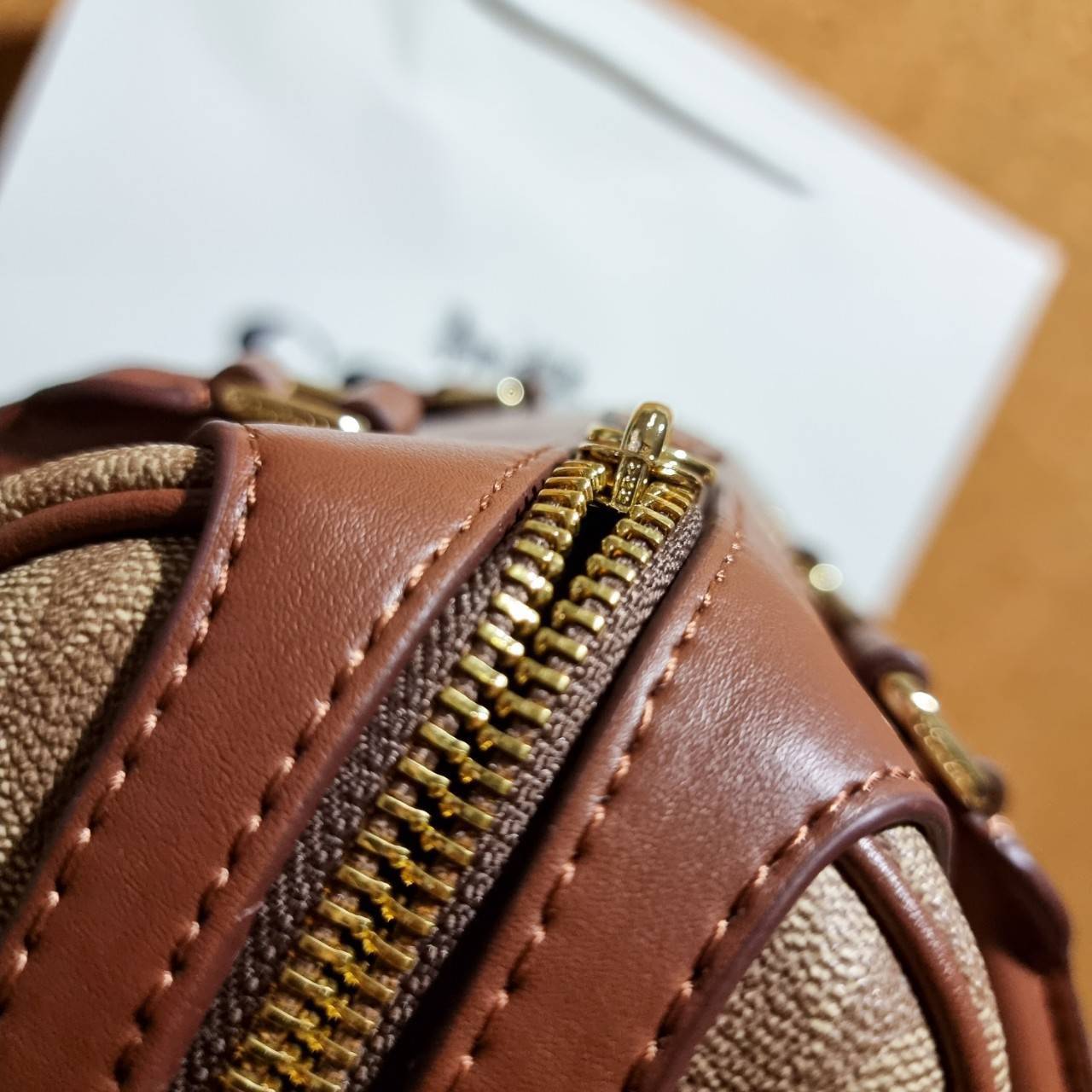 OUTLET ของแท้ 💯% 】COACH F32203 MINI BENNETT SATCHEL IN SIGNATURE CANVAS กลับมาอีกครั้ง!! กับกระเป๋าทรงหมอนยอดฮิต 🥳 มีกี่สีก็ขายหมด วัสดุหนังแคนวาสเคลือบลาย ทรงสวยใช้งานได้ทุกโอกาส