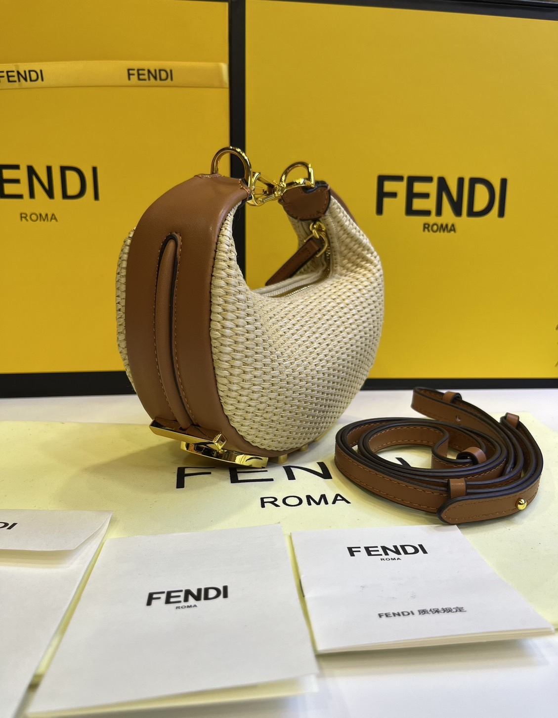 FENDI Nano Fendigraphy Natural raffia charm / Fendi hobo bag 20cm พร้อมส่ง กระเป๋าสะพายไหล่เฟนดิ Natural straw รุ่นใหม่ สวยหรู **สินค้าเกรดออริจินอล 1:1 สลับแท้