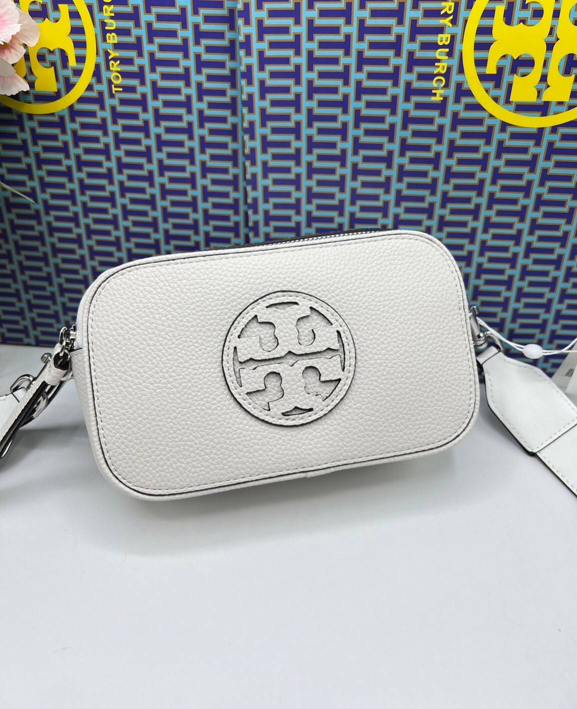 TORY BURCH Miller Mini Crossbody Bag / TORY CAMERA BAG / TORY BAG พร้อมส่ง 5 สี กระเป๋าสะพายใบเล็กมินิมอลในรูปทรงใหม่ที่คล่องตัว