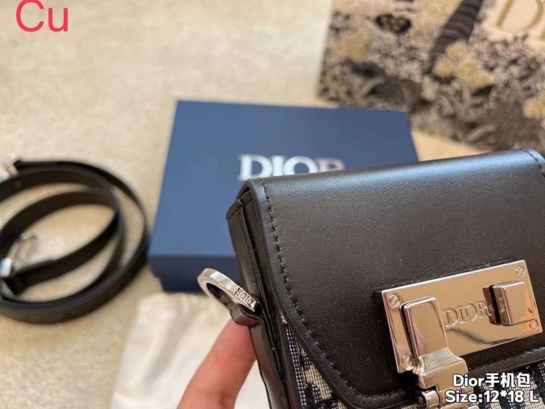 Dior Vertical Pouch | Mens Dior Pouches กระเป๋าสะพายทรงพอชผู้ชาย รุ่นใหม่ ทรงใช้งานง่าย สะดวก กะทัดรัด ภาพถ่ายจากงานขายจริง ใช้งานต่างประเทศได้