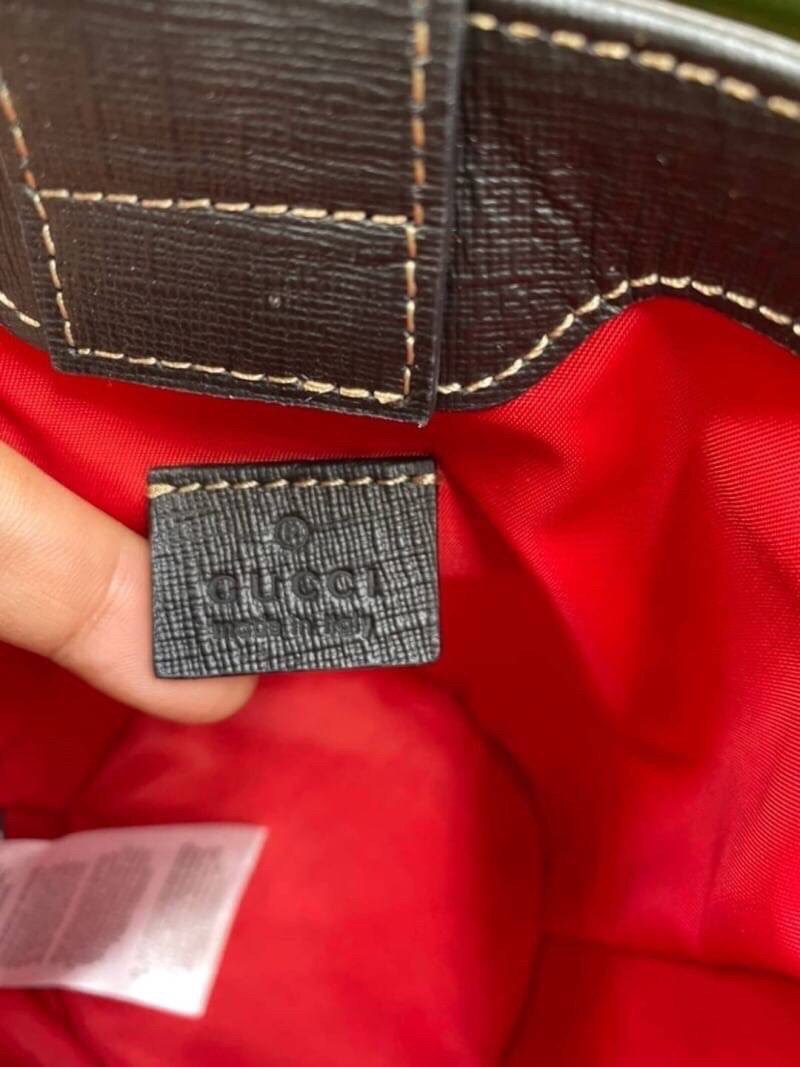 VIP GIFTbag 】 Gucci Mini Tote Bucket ladybug Bag กระเป๋าทรงถัง ลายน้องเต่าทองน่ารักๆ ถือยังไงก็สะดุดตา วัสดุหนังแท้ ภายในเป็นช่องโล่ง ใส่ของได้พอสมควร ใส่กระเป๋าสตางค์ เครื่องสำอางค์ มือถือได้ครบ มาพร้อมหูจับในตัว ไอเท็มนี้ลิมิเต็ดหายากแล้วน้า มาให้ตำแล้ว